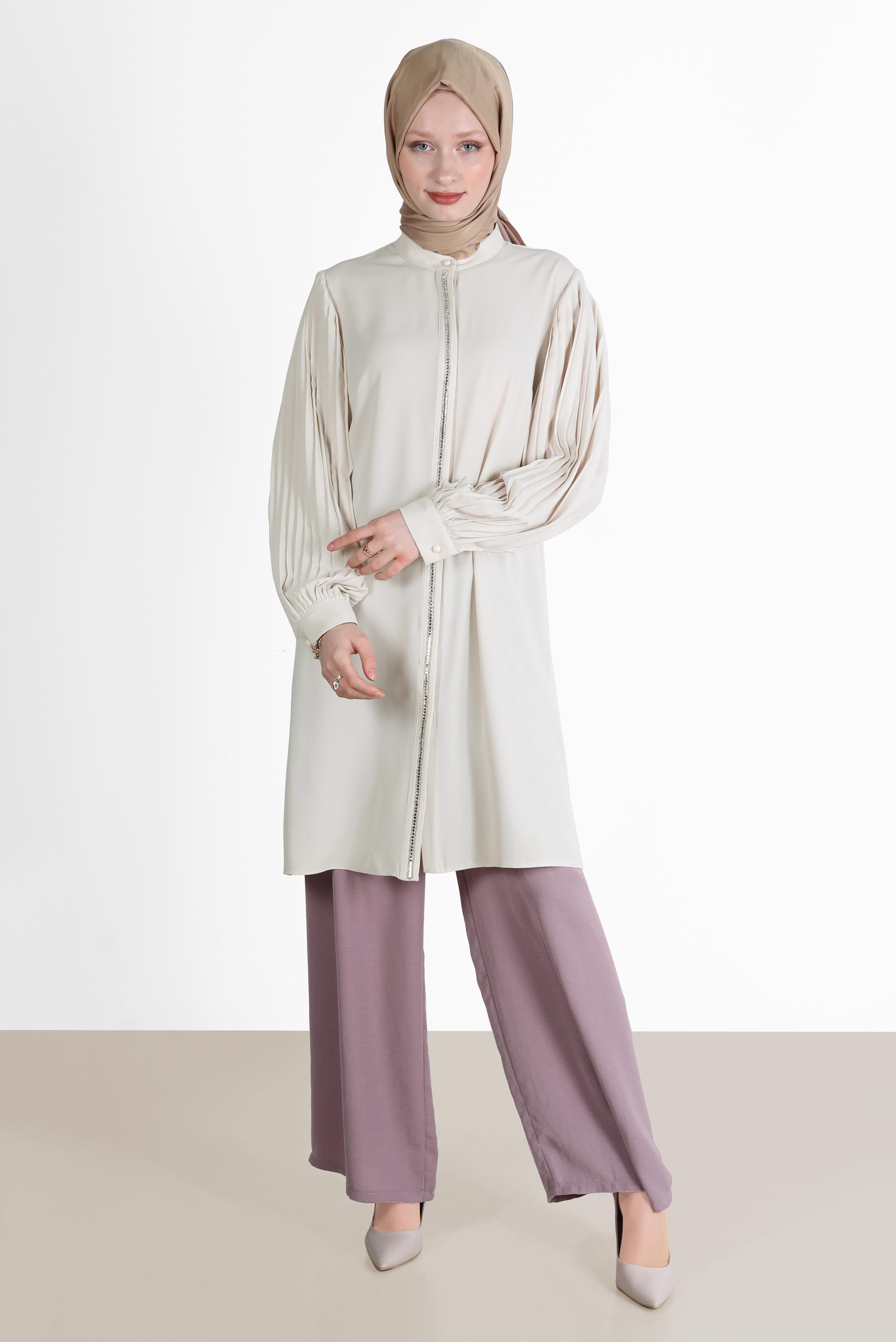 Tesettür giyim BEJ PARLAK ŞERİT DETAYLI KOLLARI PİLELİ TUNİK 42521