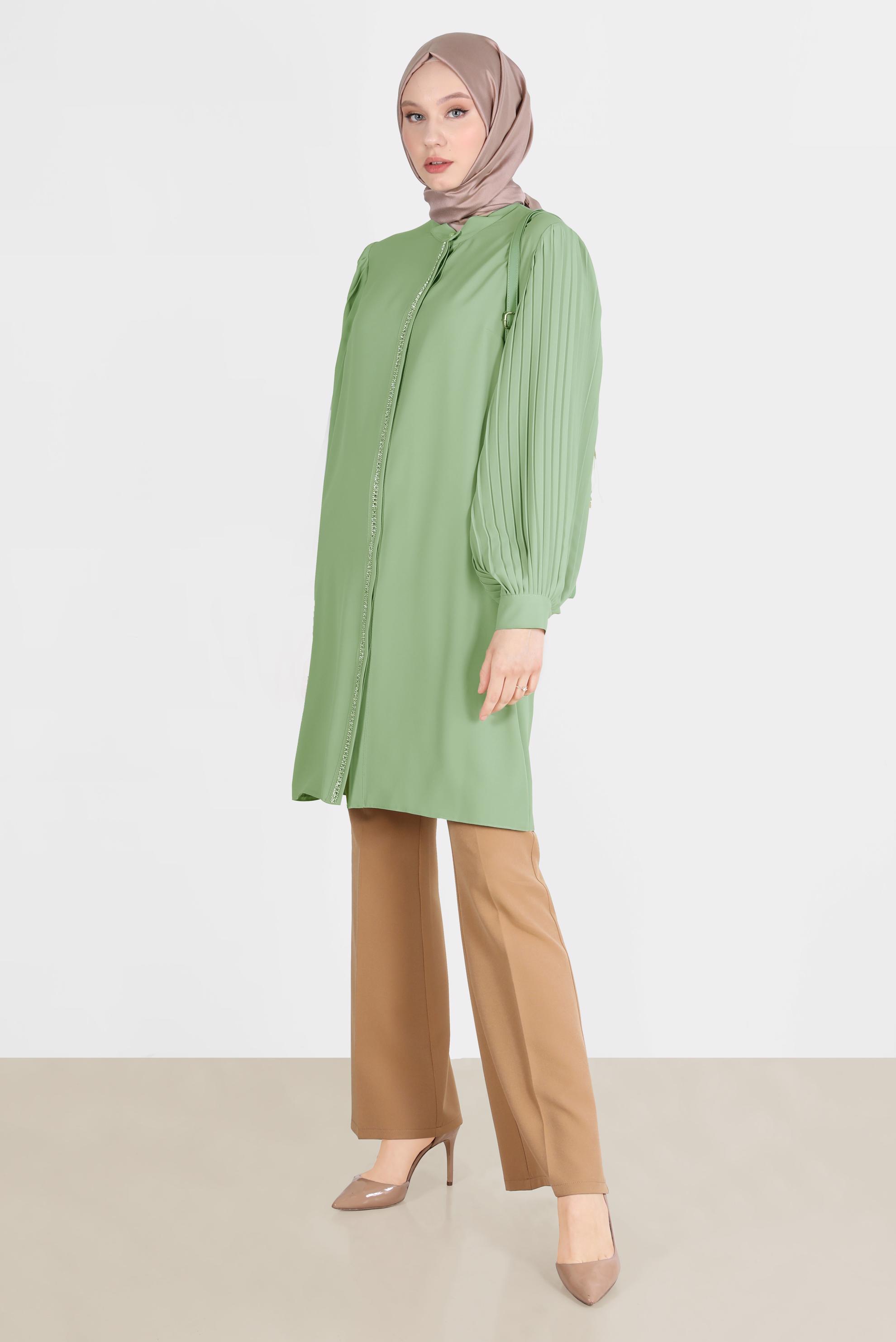 Tesettür giyim YEŞİL PARLAK ŞERİT DETAYLI KOLLARI PİLELİ TUNİK 42521