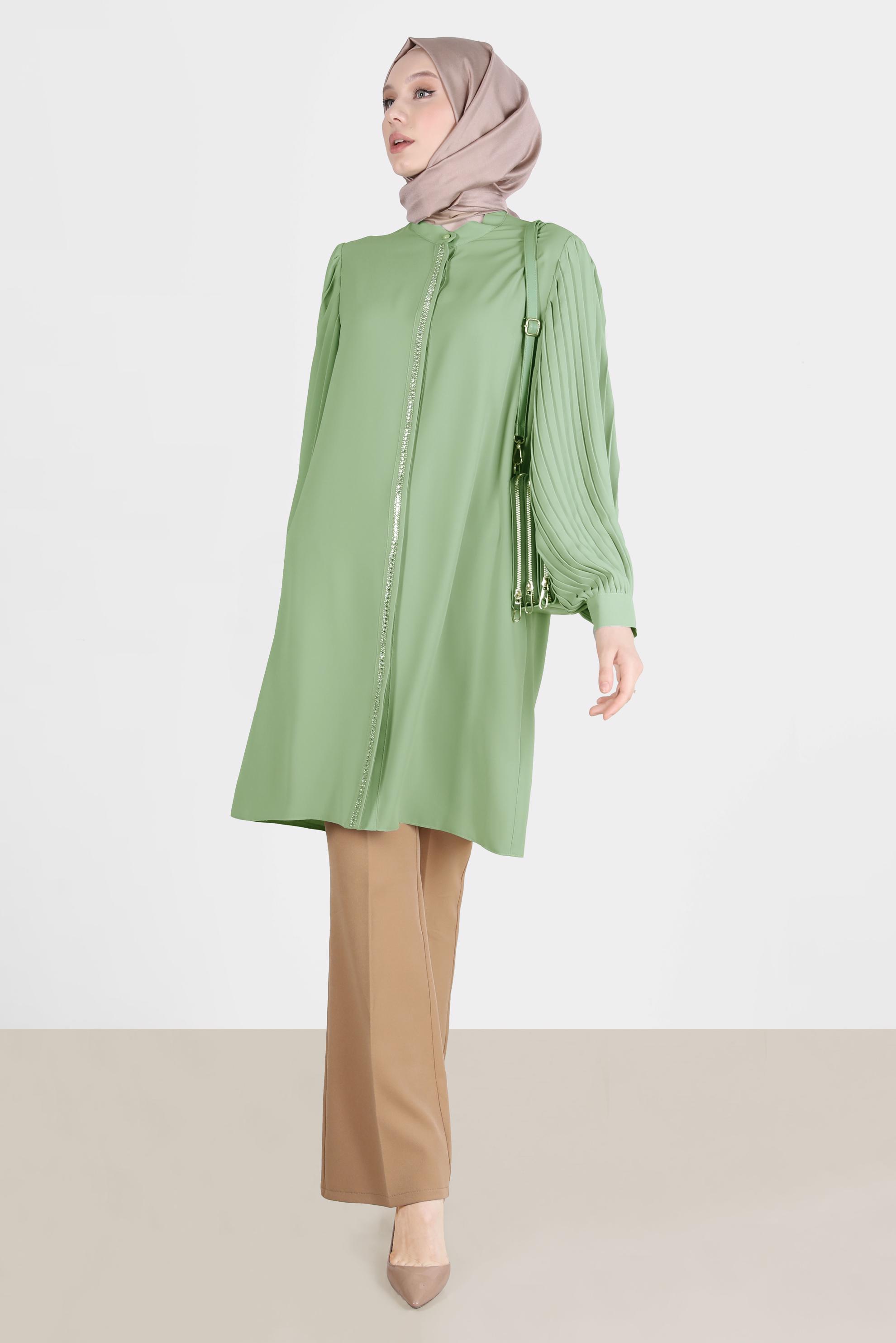 Tesettür giyim YEŞİL PARLAK ŞERİT DETAYLI KOLLARI PİLELİ TUNİK 42521