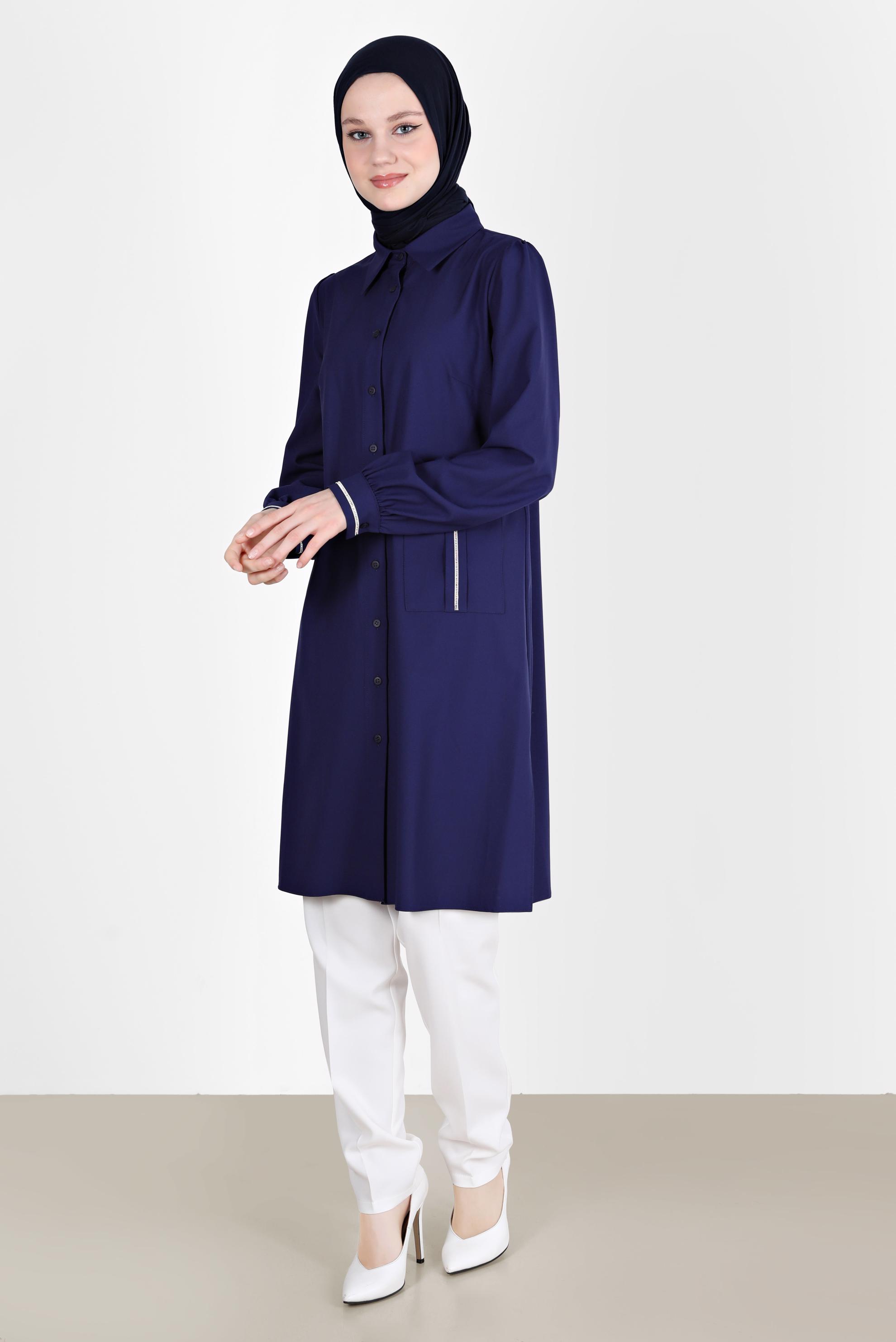 Tesettür giyim LACİVERT TAŞ DETAYLI BOYDAN DÜĞMELİ TUNİK 42528 