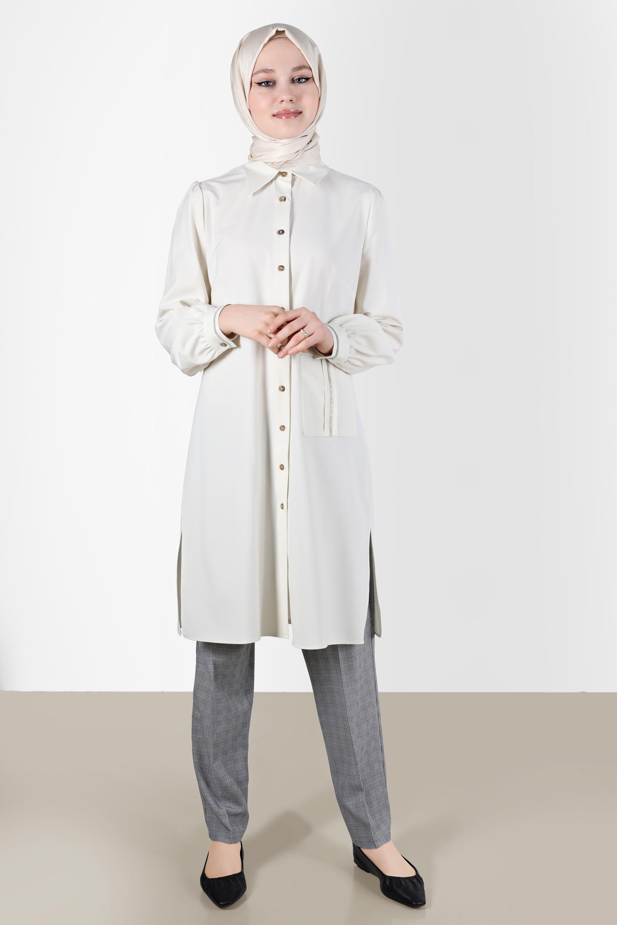 Tesettür giyim EKRU TAŞ DETAYLI BOYDAN DÜĞMELİ TUNİK 42528 