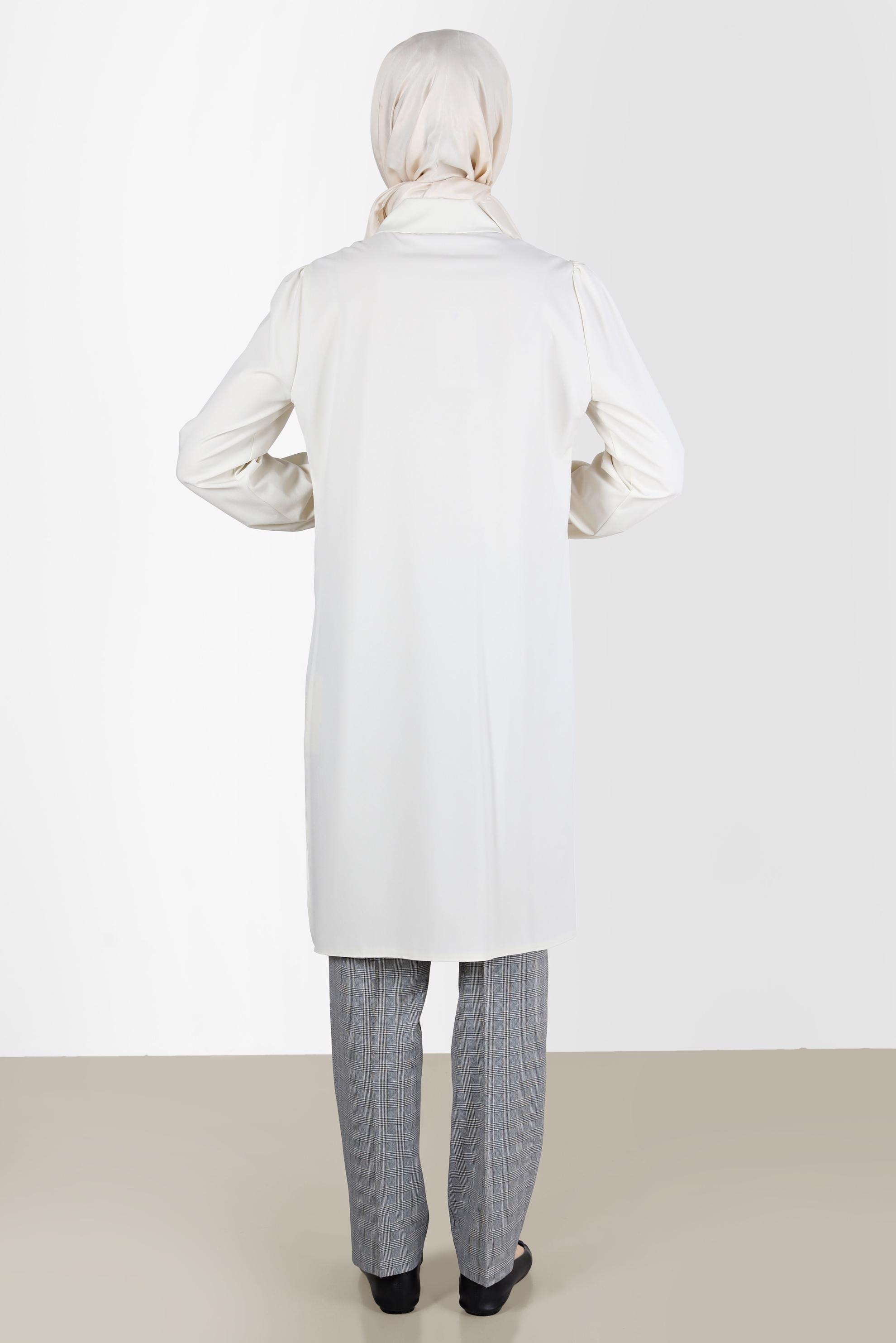 Tesettür giyim EKRU TAŞ DETAYLI BOYDAN DÜĞMELİ TUNİK 42528 