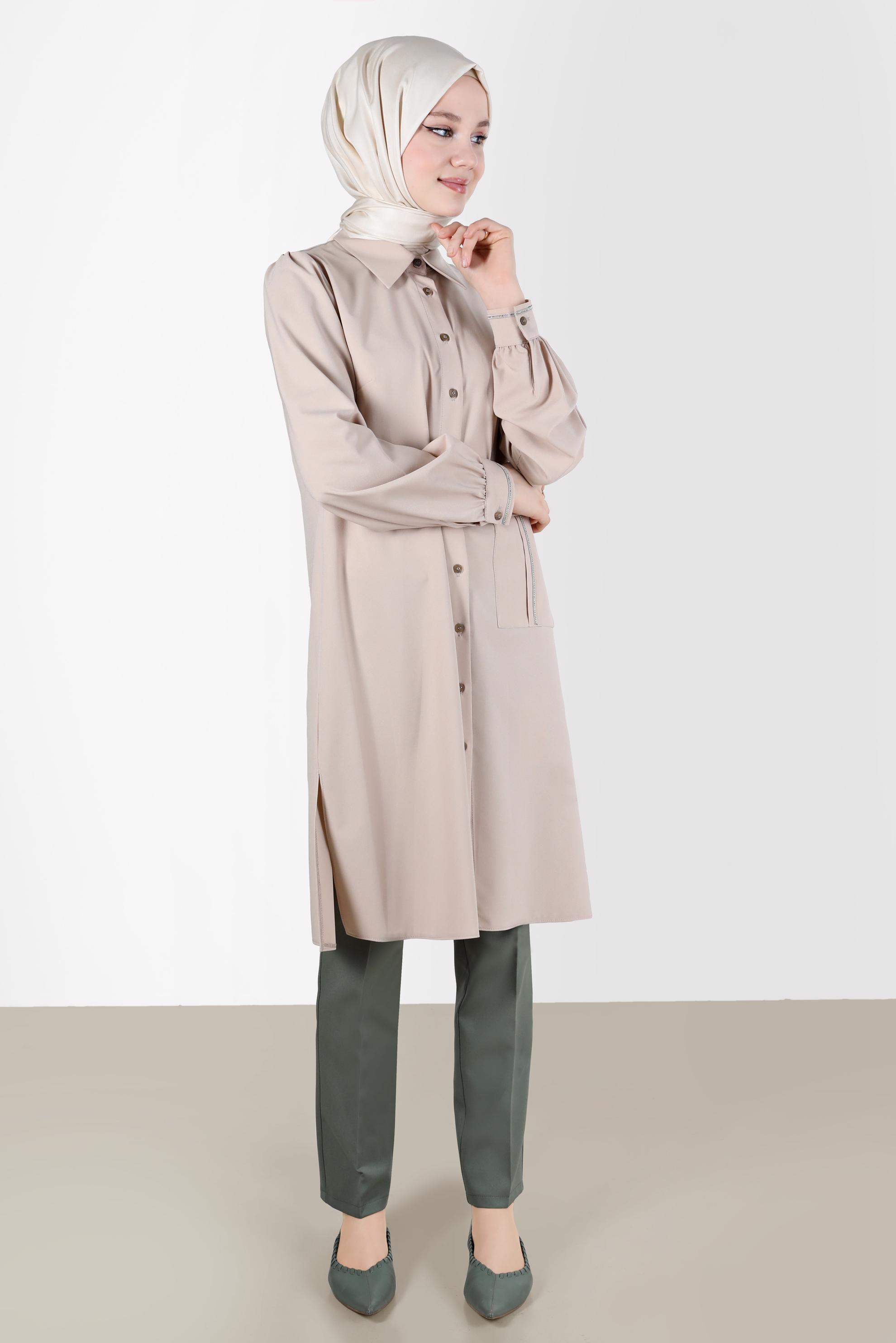 Tesettür giyim EKRU TAŞ DETAYLI BOYDAN DÜĞMELİ TUNİK 42528 