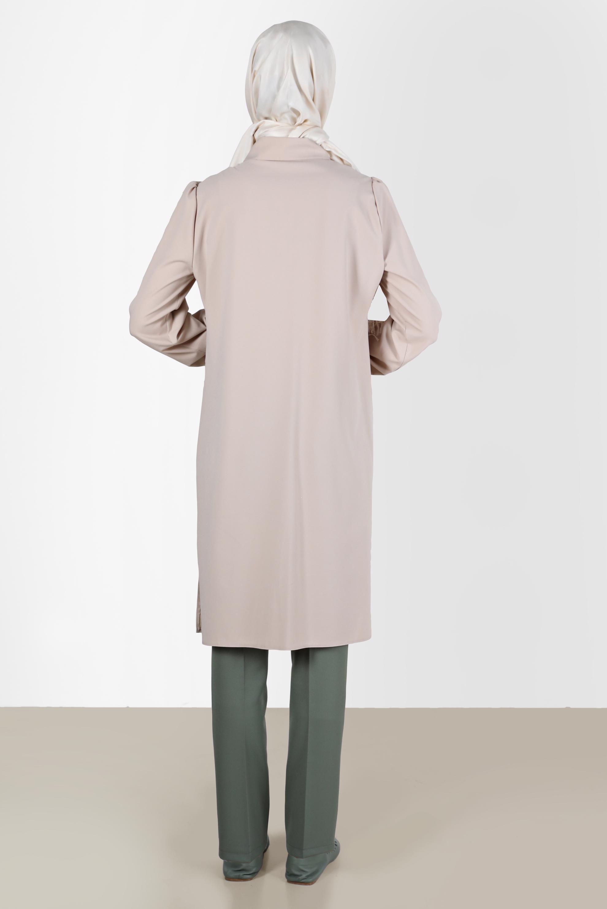 Tesettür giyim EKRU TAŞ DETAYLI BOYDAN DÜĞMELİ TUNİK 42528 