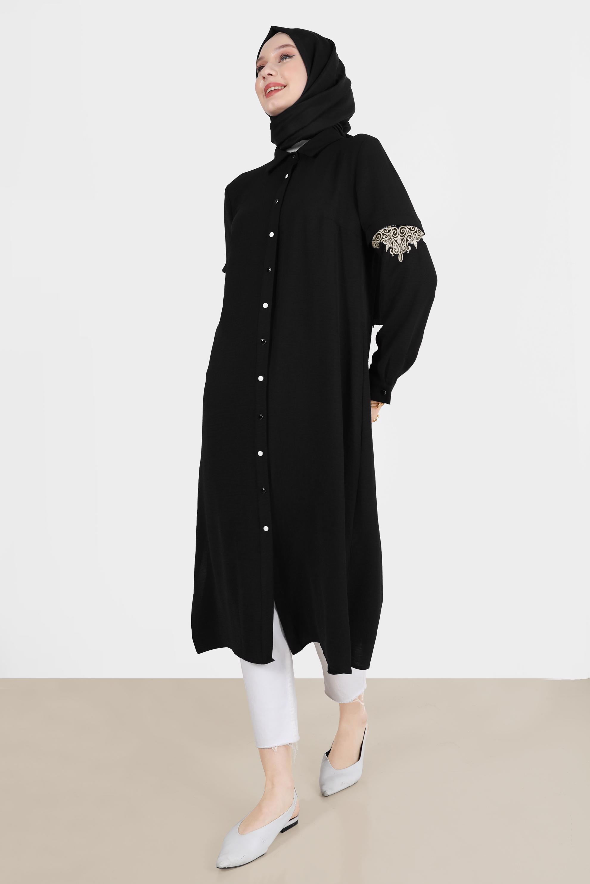 Tesettür giyim SİYAH NAKIŞ DETAYLI BOYDAN DÜĞMELİ TUNİK 42539 