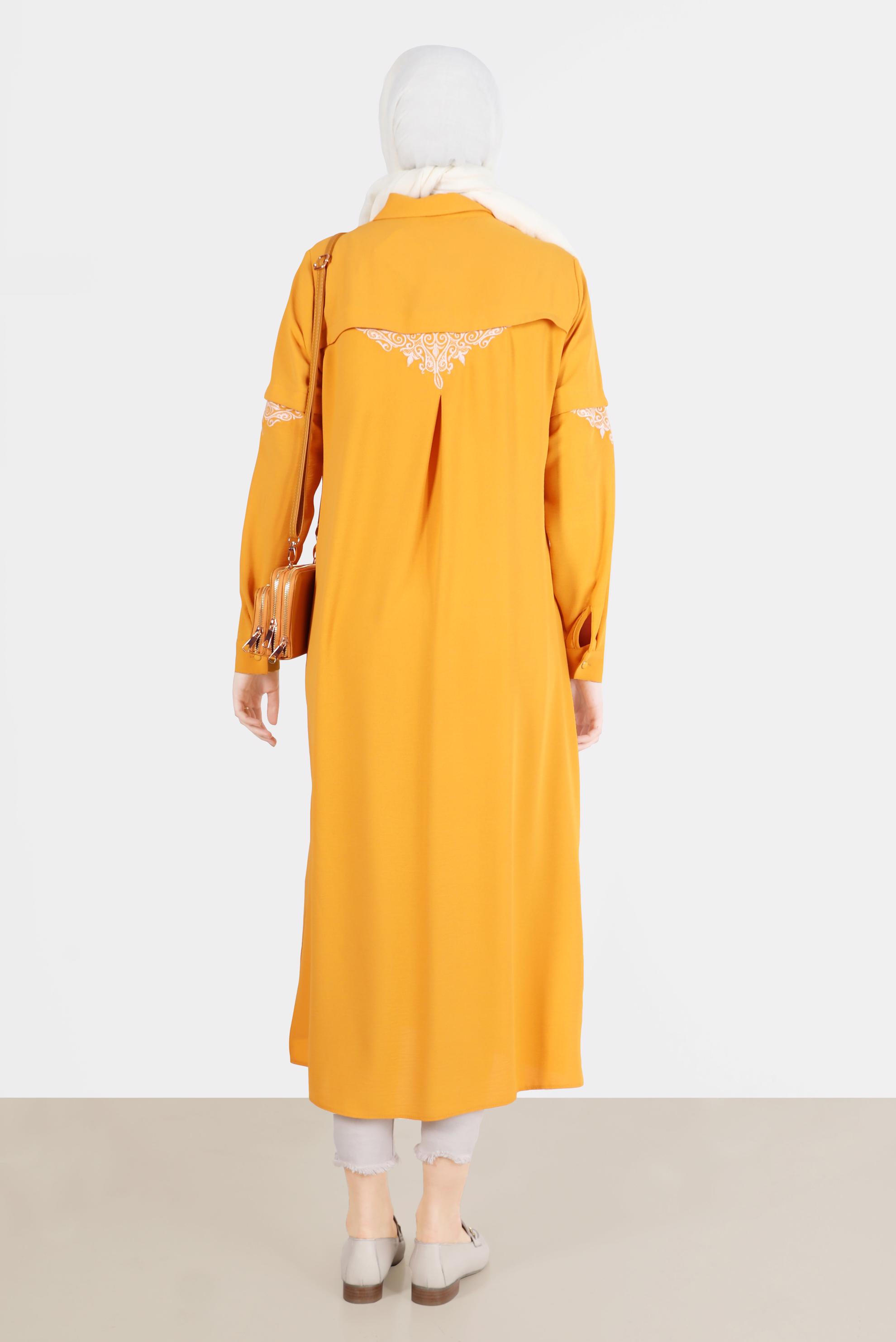 Tesettür giyim SARI NAKIŞ DETAYLI BOYDAN DÜĞMELİ TUNİK 42539 