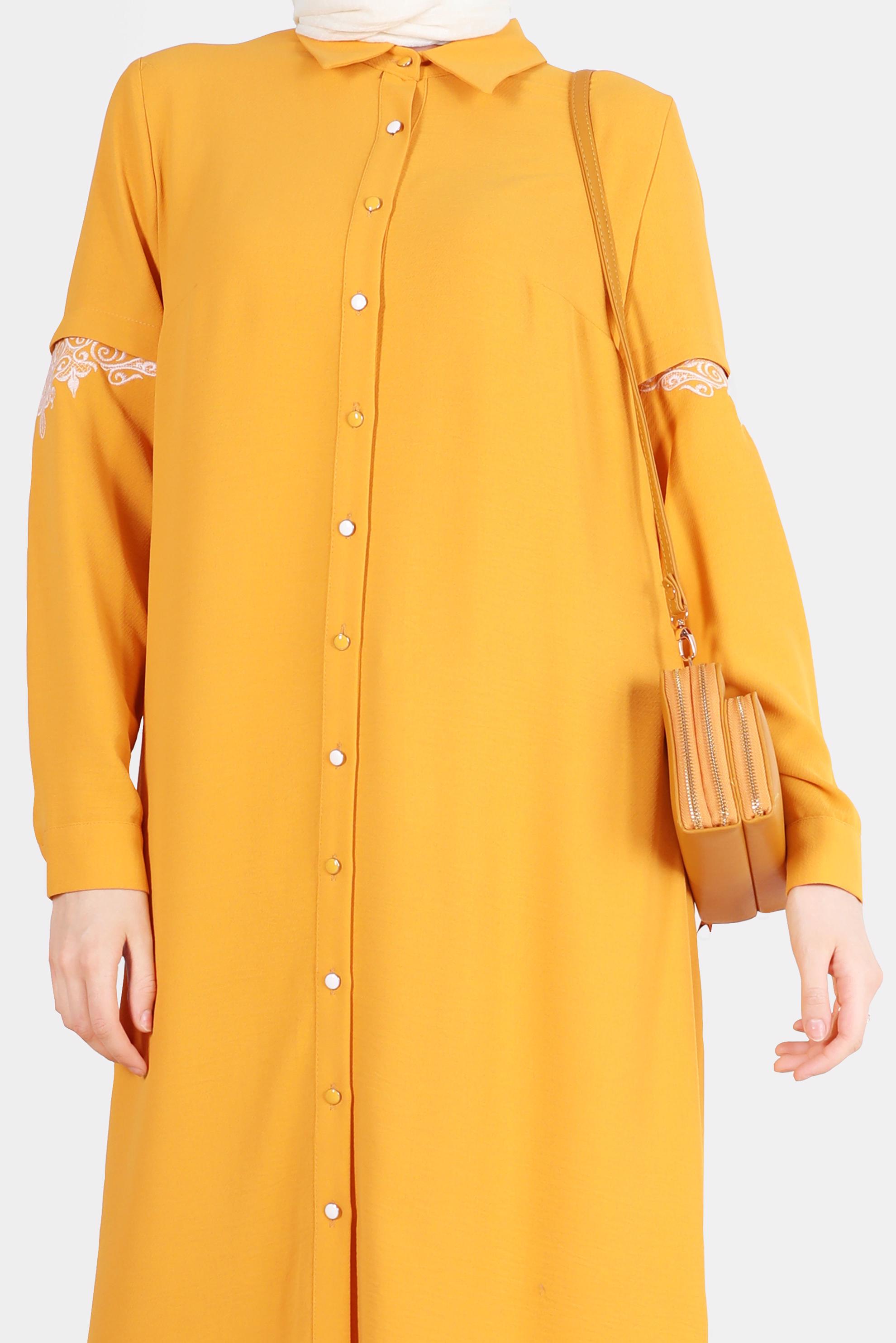 Tesettür giyim SARI NAKIŞ DETAYLI BOYDAN DÜĞMELİ TUNİK 42539 