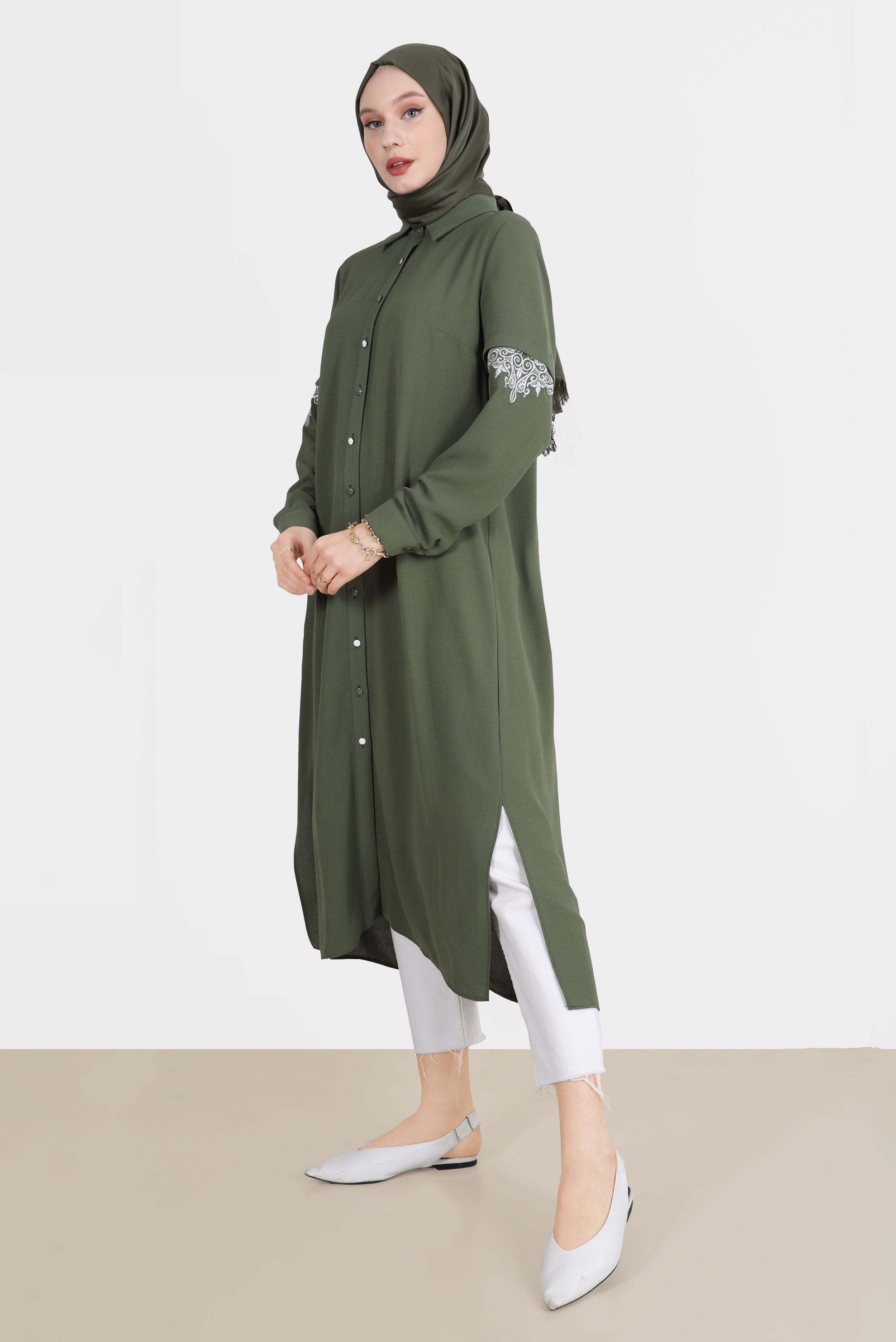 Tesettür giyim HAKİ NAKIŞ DETAYLI BOYDAN DÜĞMELİ TUNİK 42539 