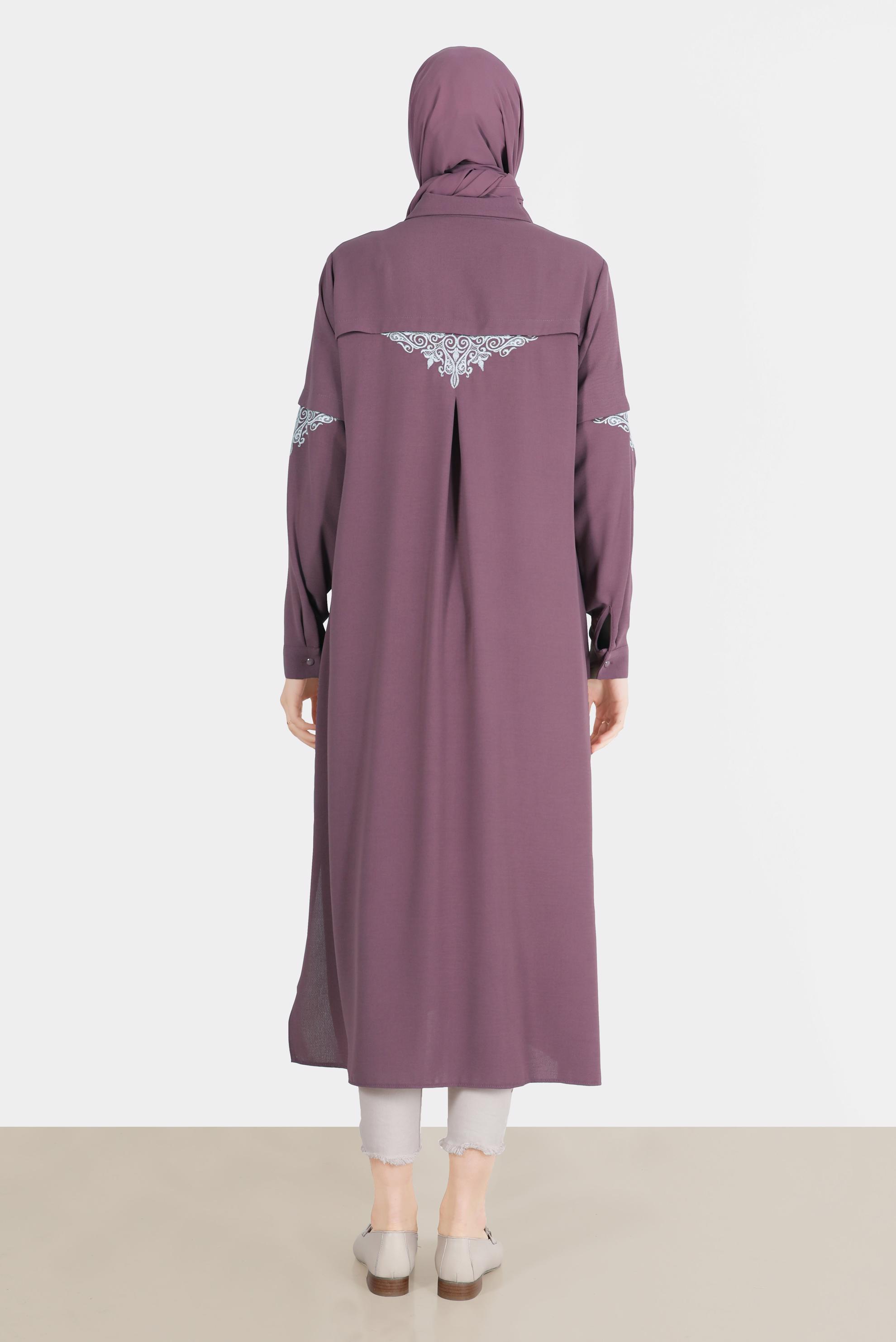 Tesettür giyim MOR NAKIŞ DETAYLI BOYDAN DÜĞMELİ TUNİK 42539 