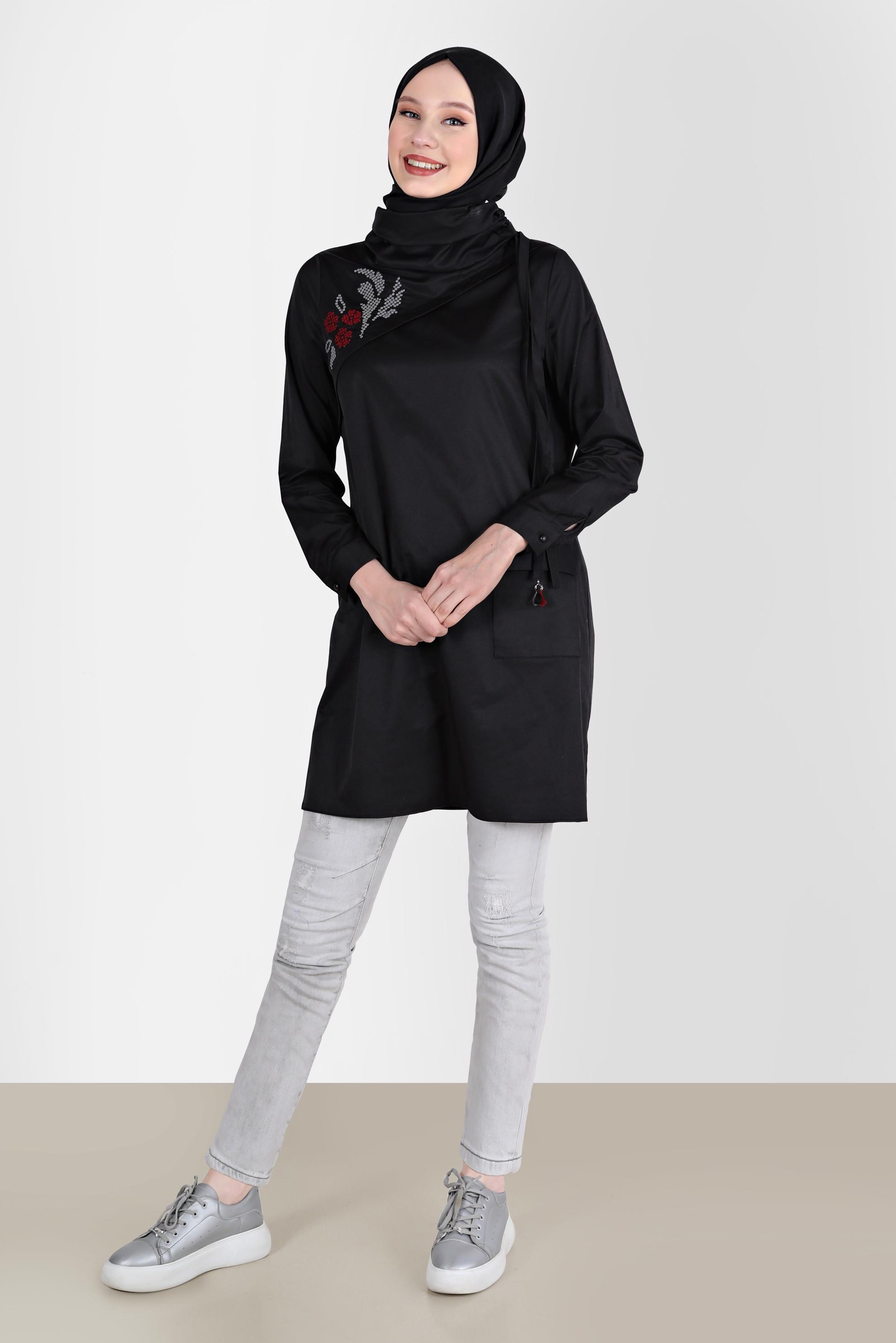 Tesettür giyim SİYAH OMZU BÜZGÜ DETAYLI NAKIŞLI  TUNİK 42541 