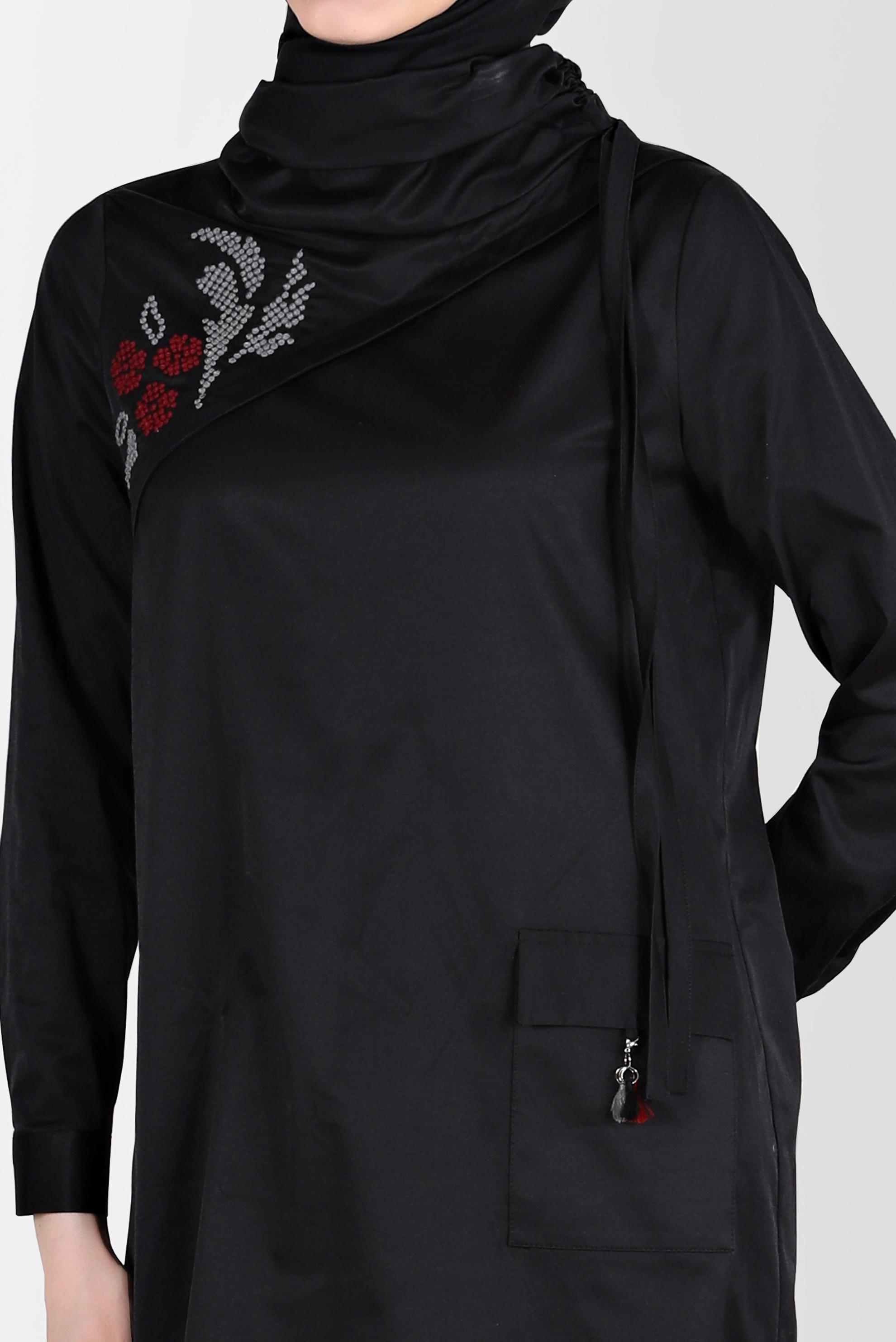 Tesettür giyim SİYAH OMZU BÜZGÜ DETAYLI NAKIŞLI  TUNİK 42541 