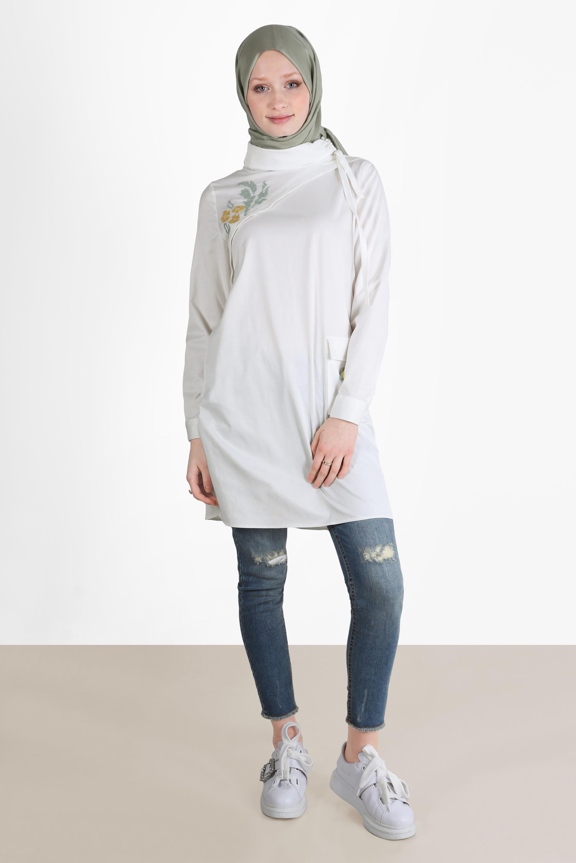 Tesettür giyim BEYAZ OMZU BÜZGÜ DETAYLI NAKIŞLI  TUNİK 42541 