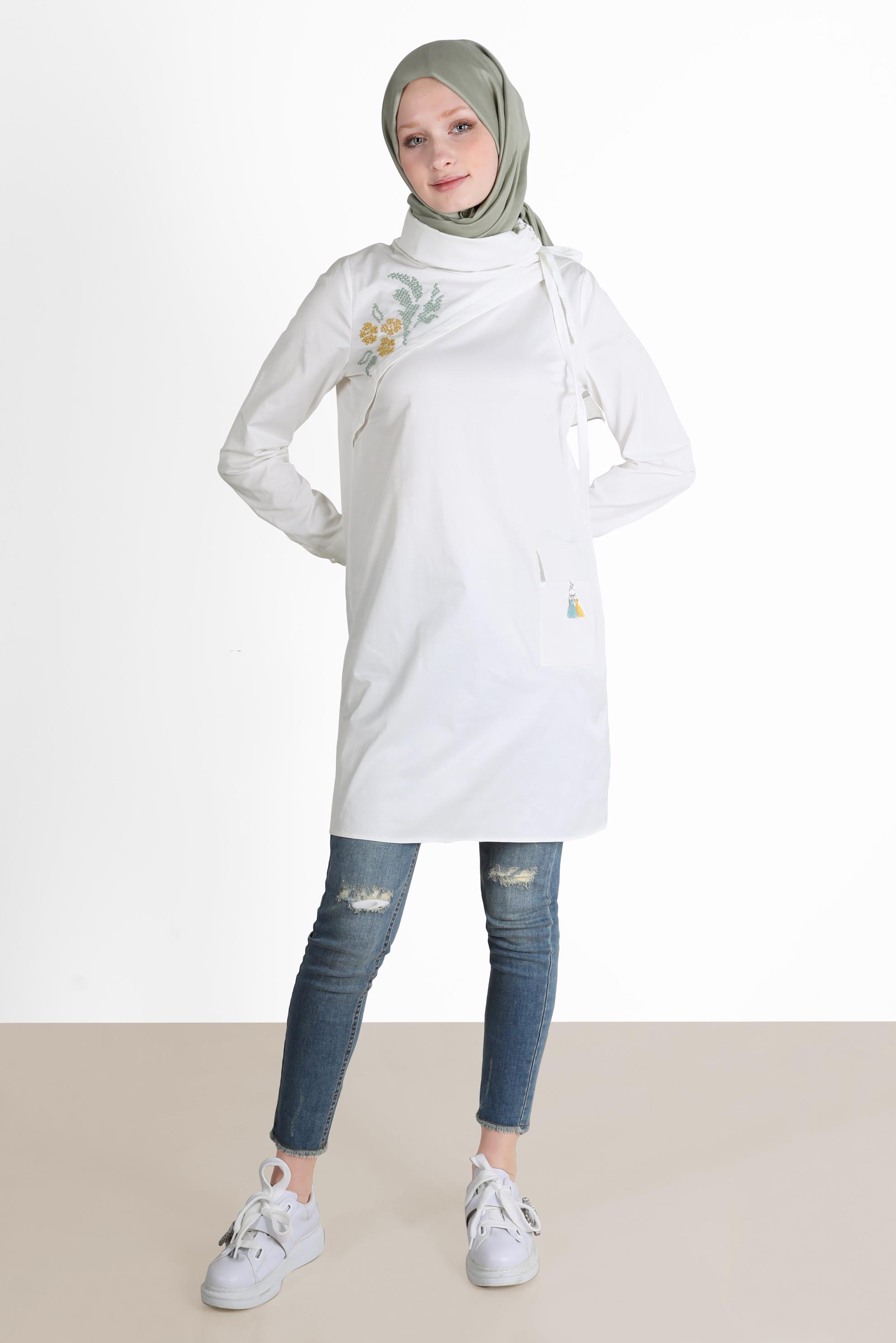 Tesettür giyim BEYAZ OMZU BÜZGÜ DETAYLI NAKIŞLI  TUNİK 42541 