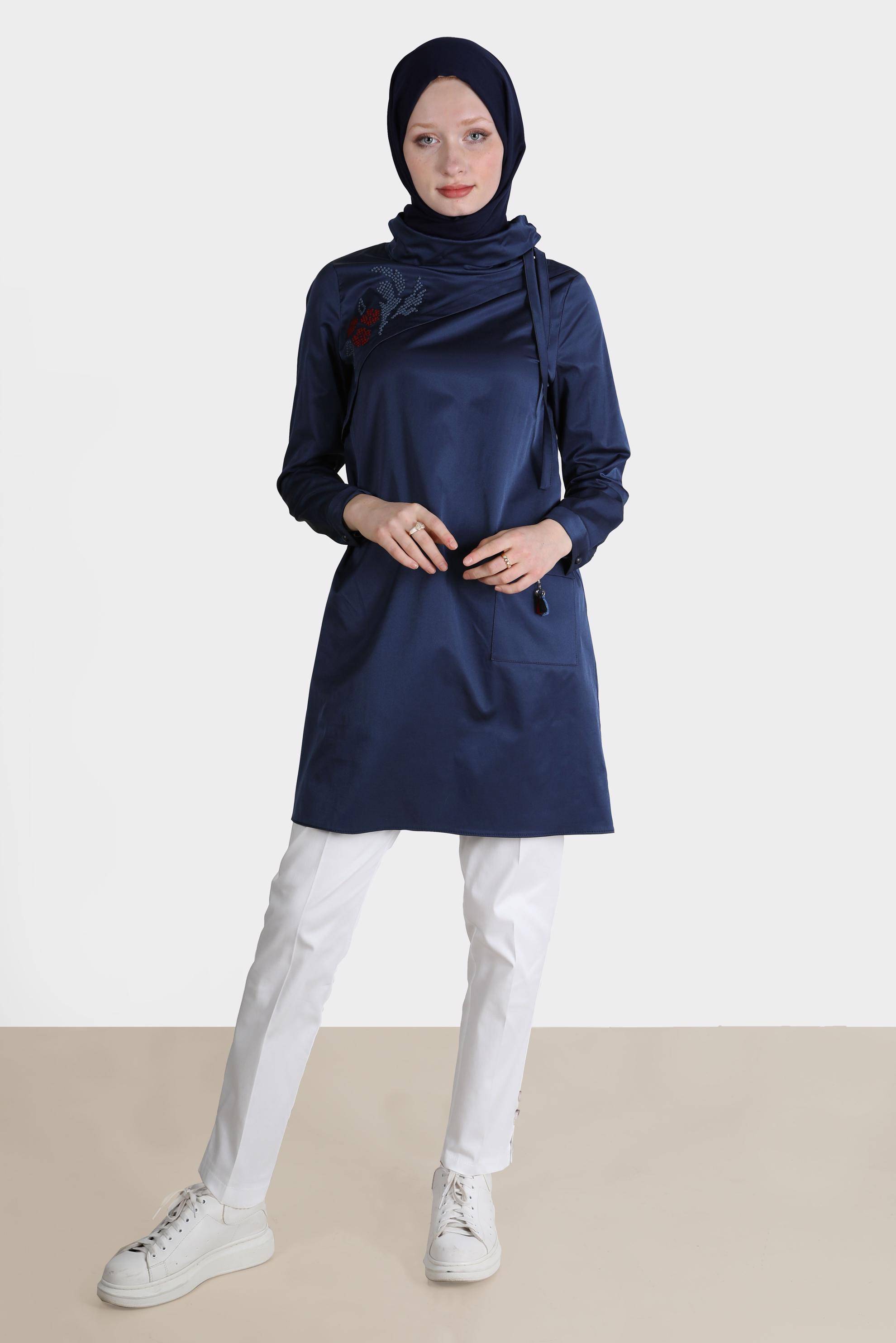 Tesettür giyim LACİVERT OMZU BÜZGÜ DETAYLI NAKIŞLI  TUNİK 42541 