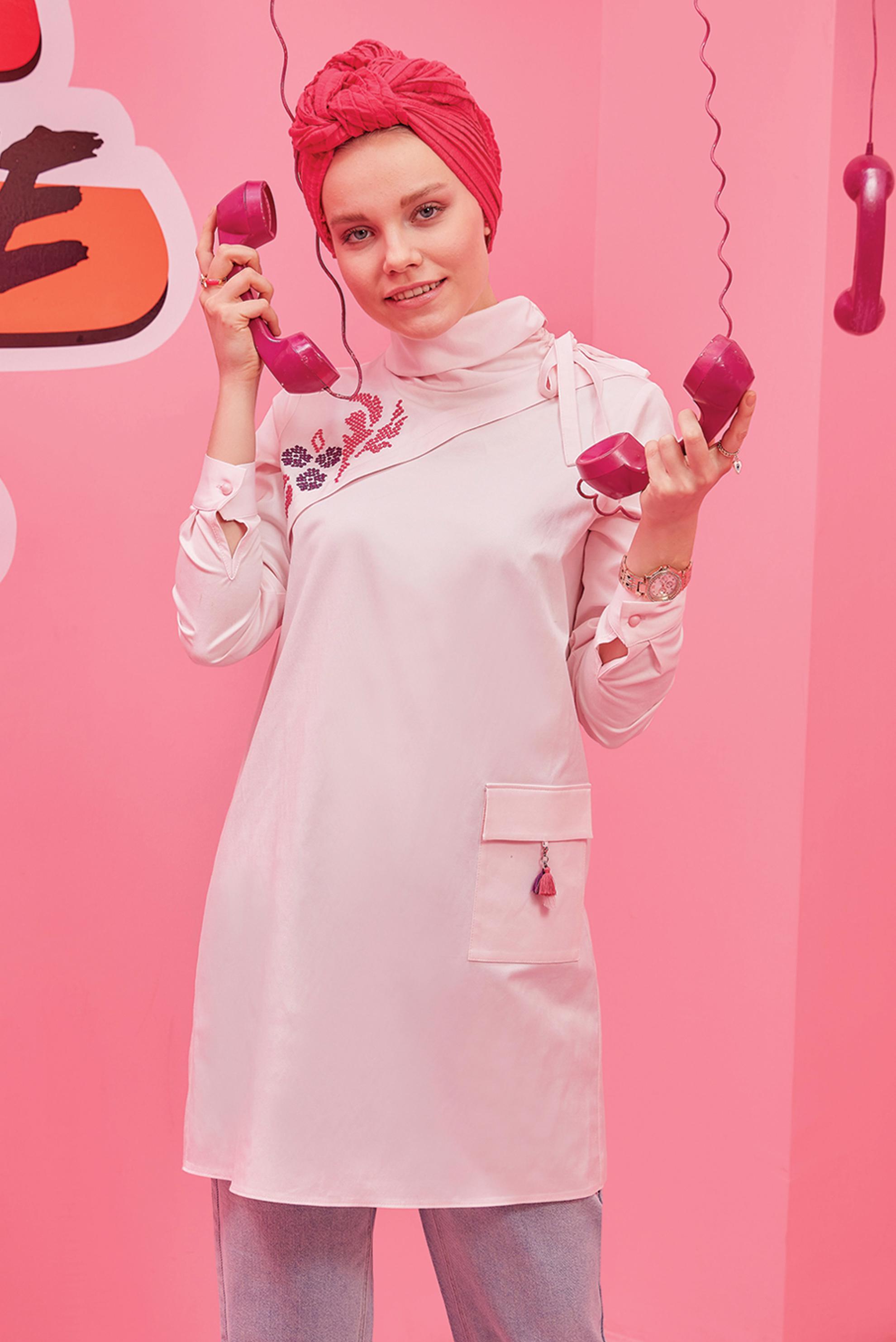 Tesettür giyim PEMBE OMZU BÜZGÜ DETAYLI NAKIŞLI  TUNİK 42541 