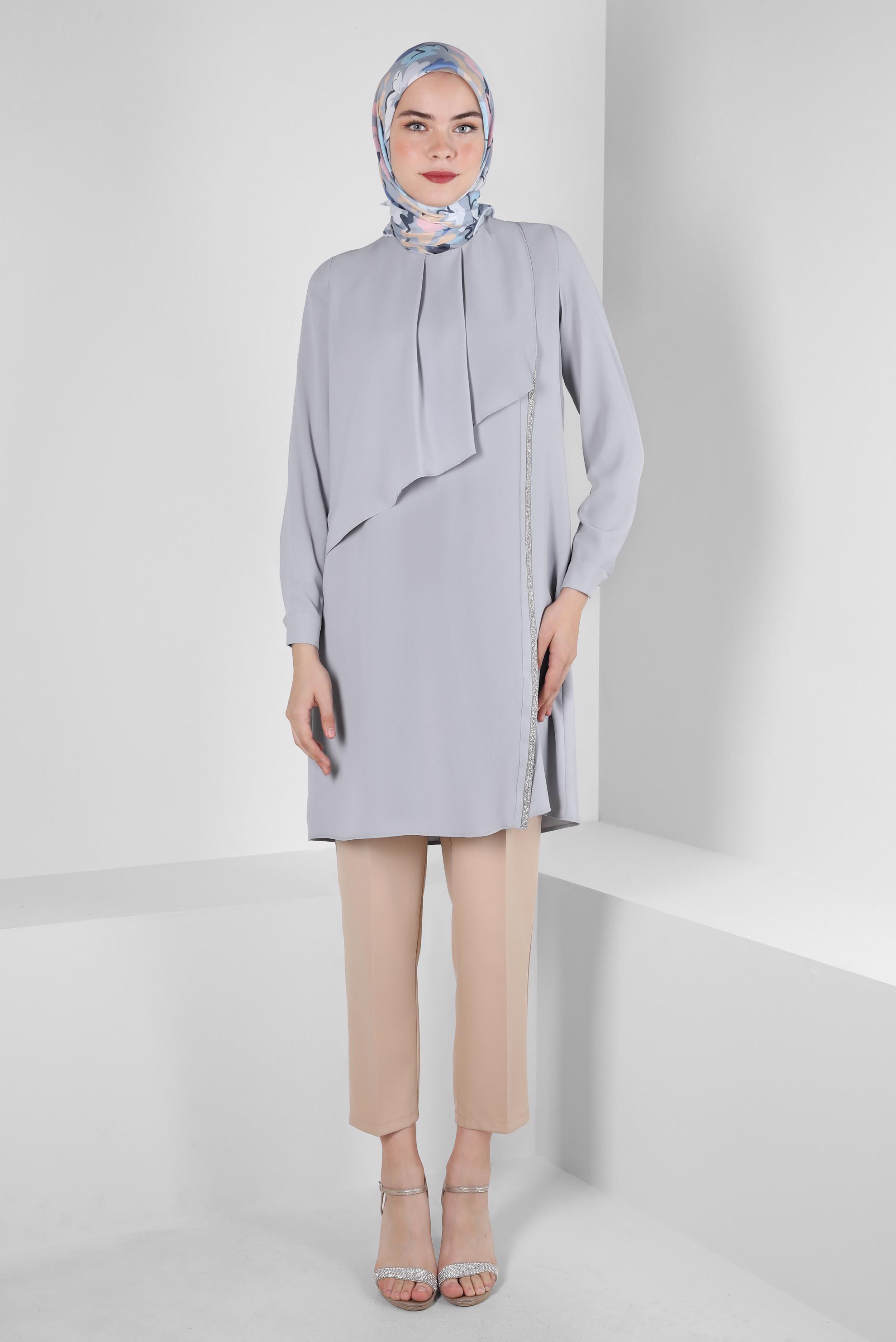 Tesettür giyim GRİ TAŞ ŞERİT DETAYLI VOLANLI TUNİK 42545 