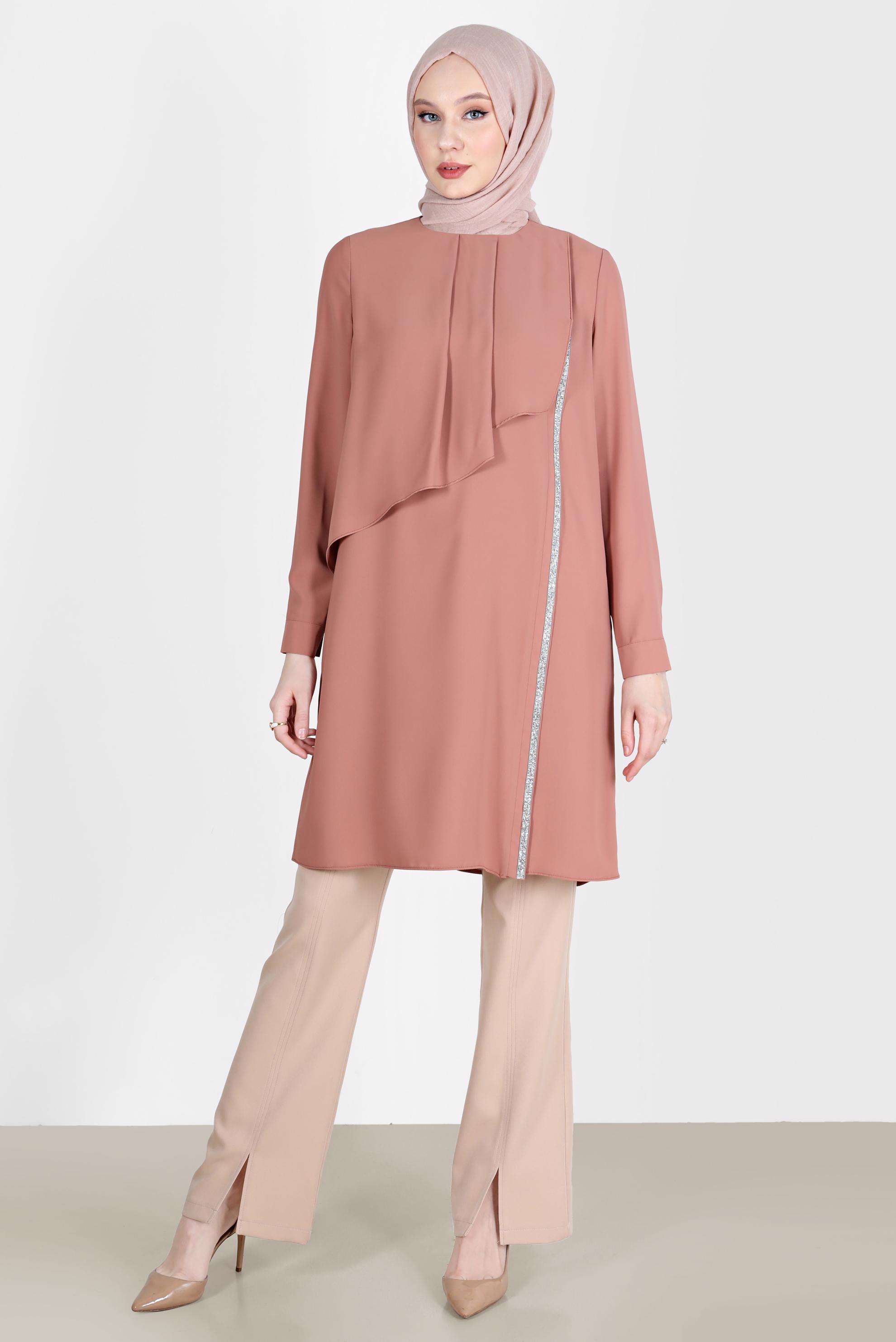 Tesettür giyim KAHVE TAŞ ŞERİT DETAYLI VOLANLI TUNİK 42545 