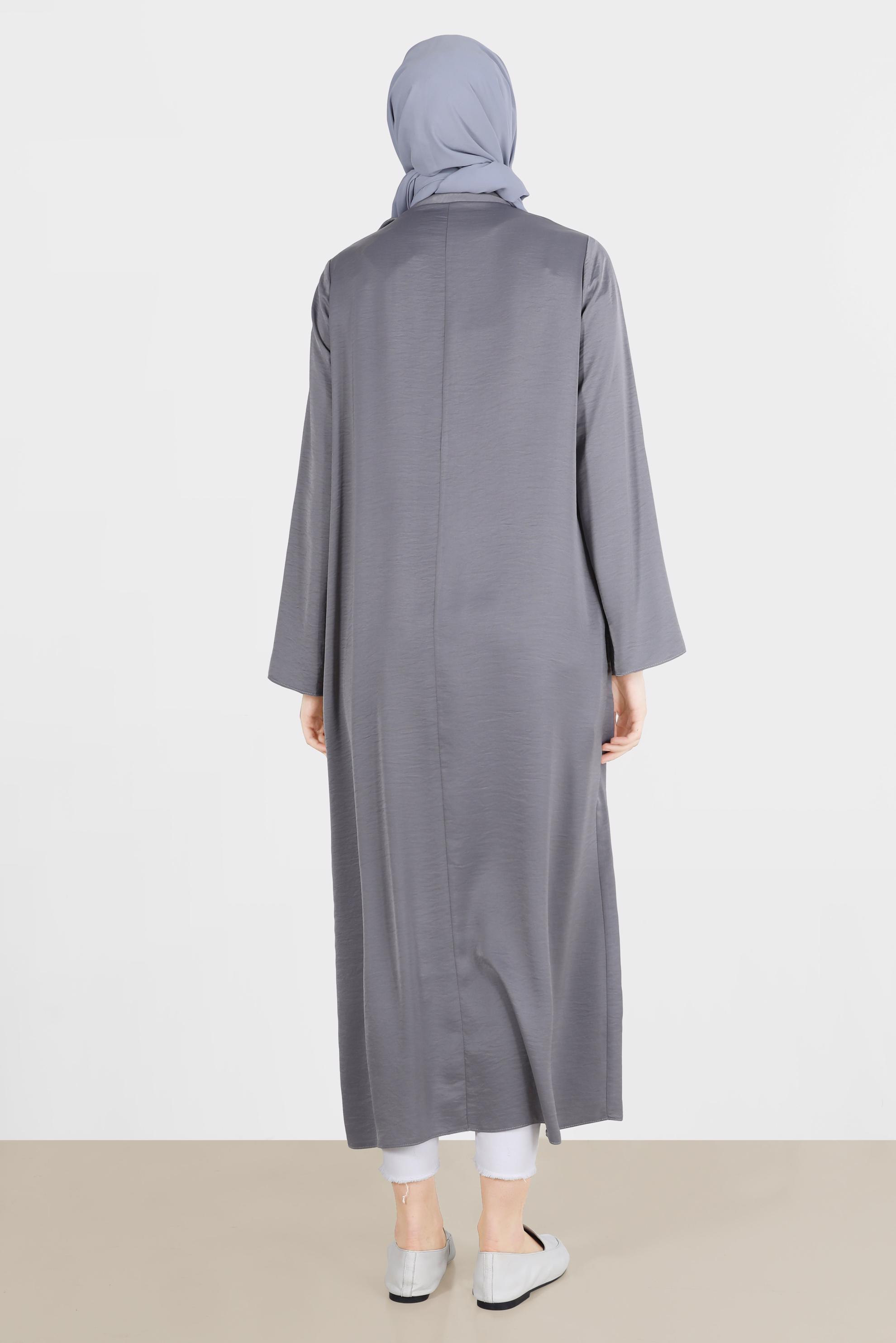 Tesettür giyim GRİ BAĞLAMA DETAYLI TAŞLI DÜĞMELİ SATEN TUNİK 42546 