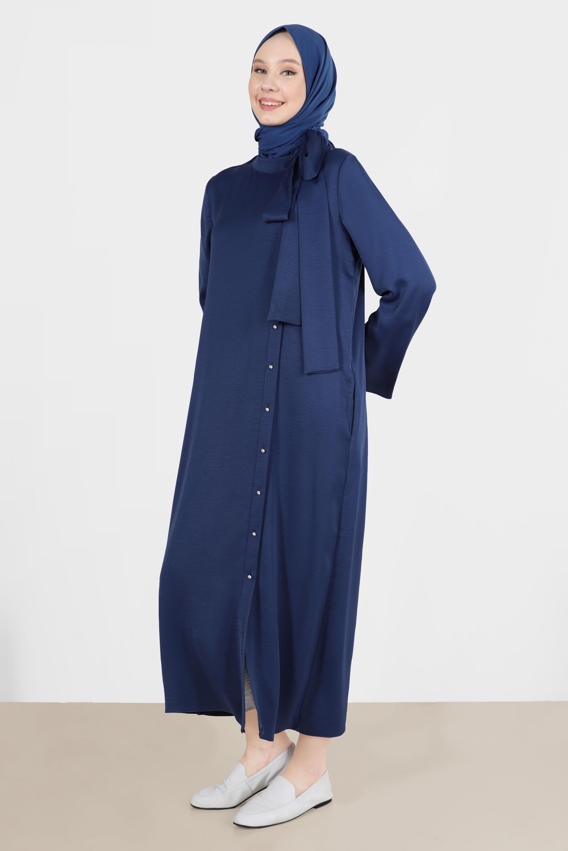 Tesettür giyim LACİVERT BAĞLAMA DETAYLI TAŞLI DÜĞMELİ SATEN TUNİK 42546 