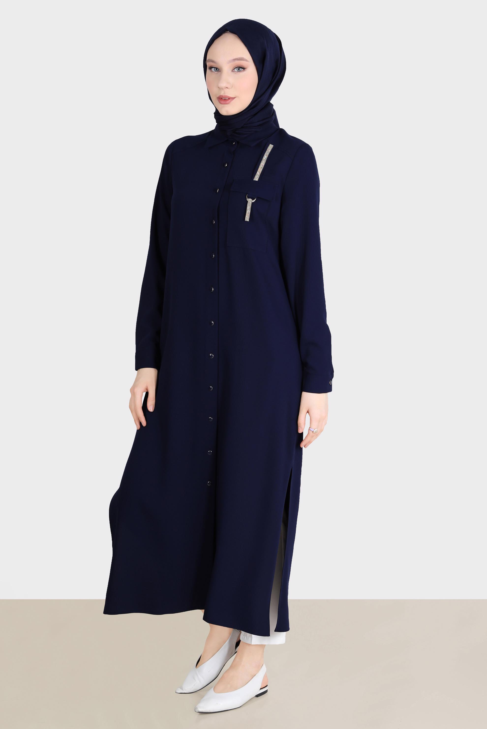 Tesettür giyim LACİVERT PARLAK ŞERİT DETAYLI DÜĞMELİ TUNİK 42576 