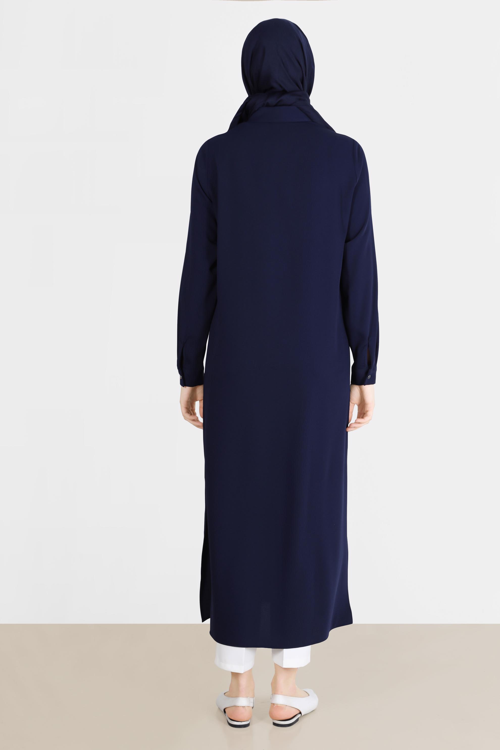 Tesettür giyim LACİVERT PARLAK ŞERİT DETAYLI DÜĞMELİ TUNİK 42576 