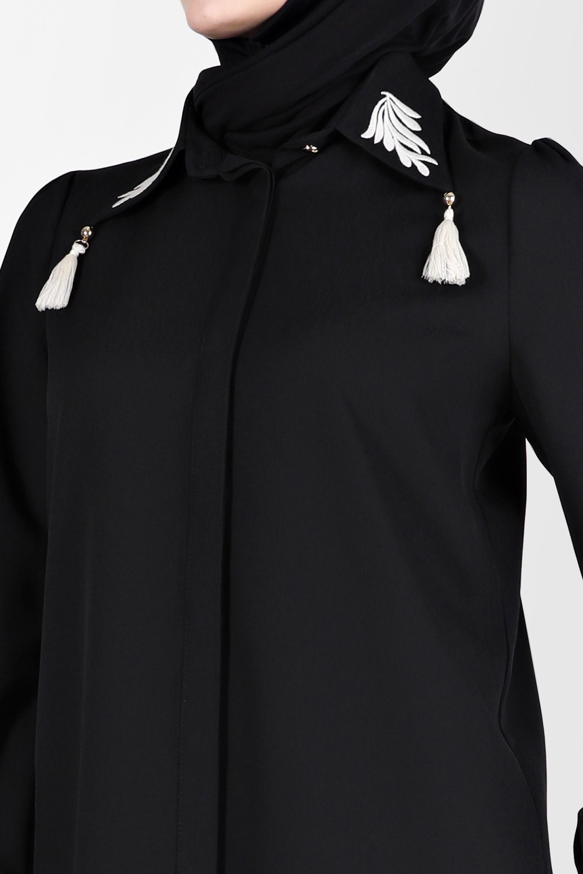 Tesettür giyim SİYAH YAKASI NAKIŞLI PÜSKÜL DETAYLI TUNİK 42582 