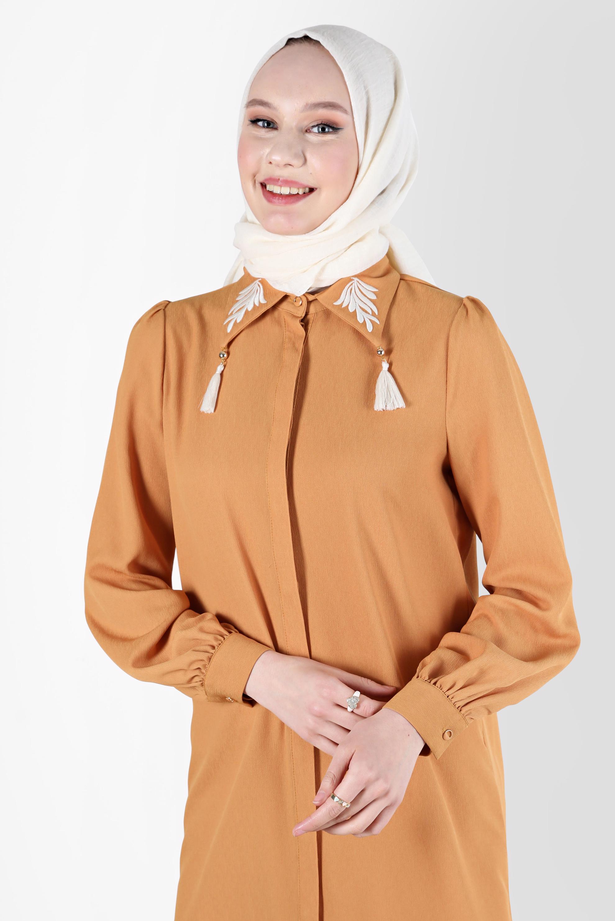 Tesettür giyim SARI YAKASI NAKIŞLI PÜSKÜL DETAYLI TUNİK 42582 