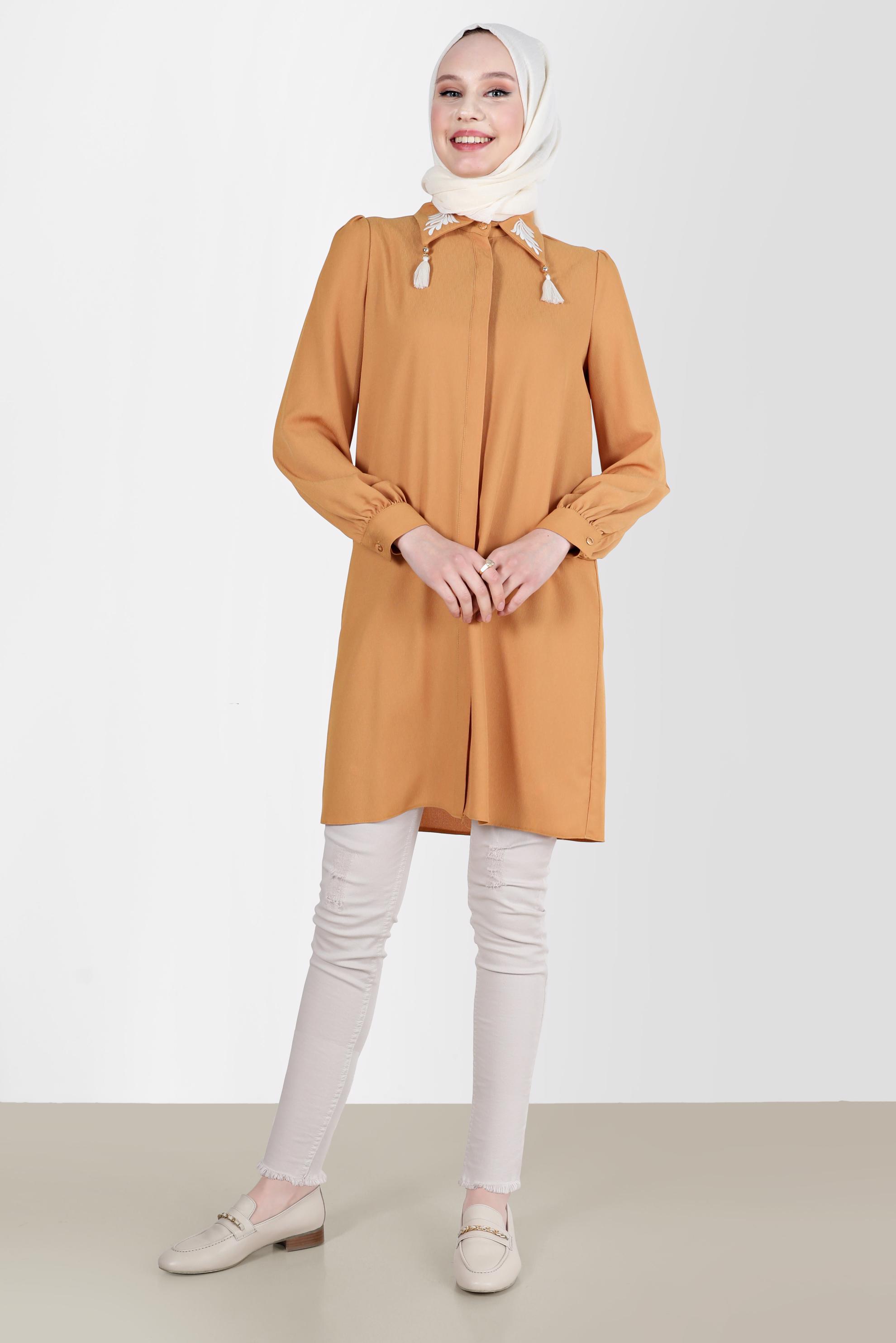 Tesettür giyim SARI YAKASI NAKIŞLI PÜSKÜL DETAYLI TUNİK 42582 