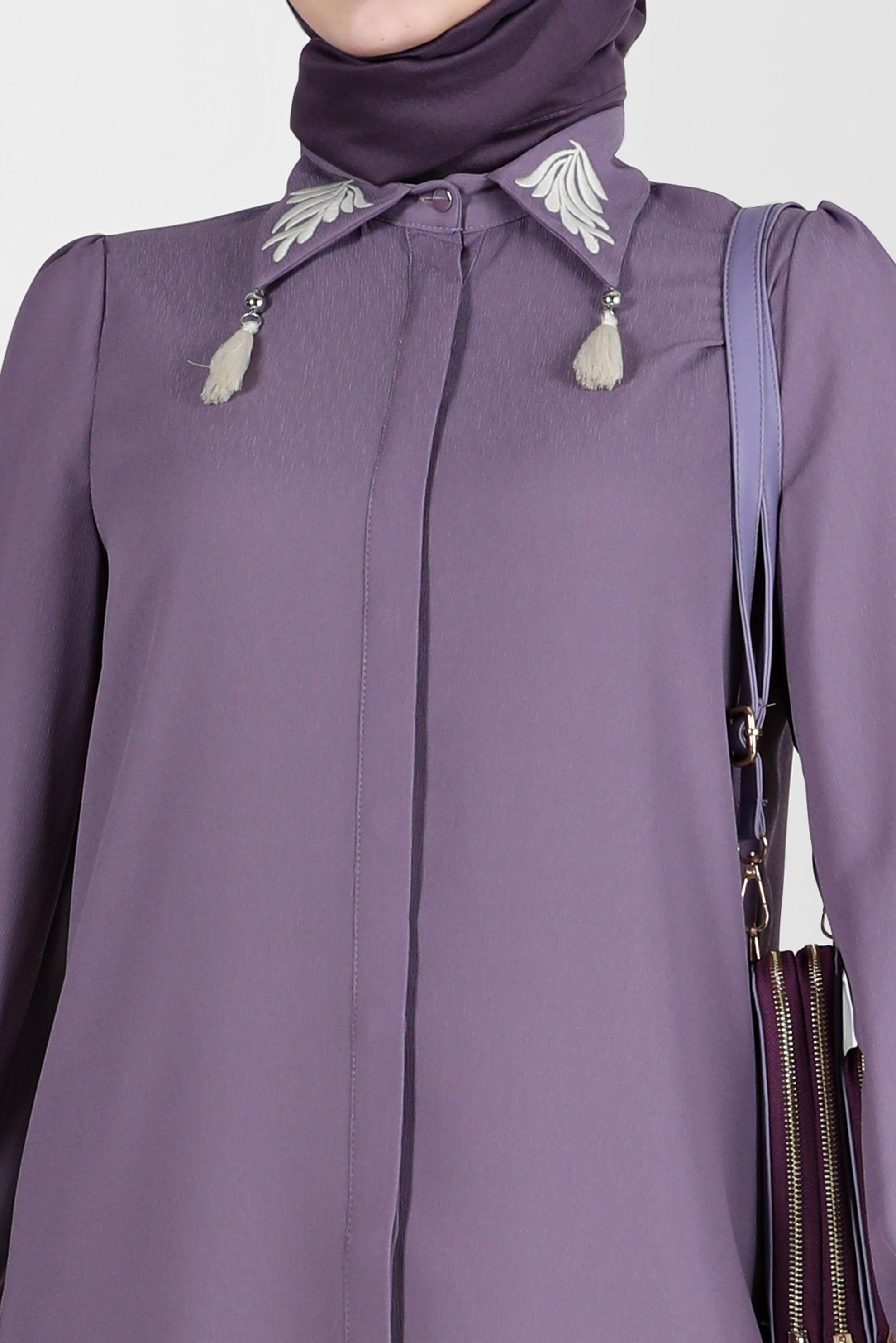 Tesettür giyim MOR YAKASI NAKIŞLI PÜSKÜL DETAYLI TUNİK 42582 