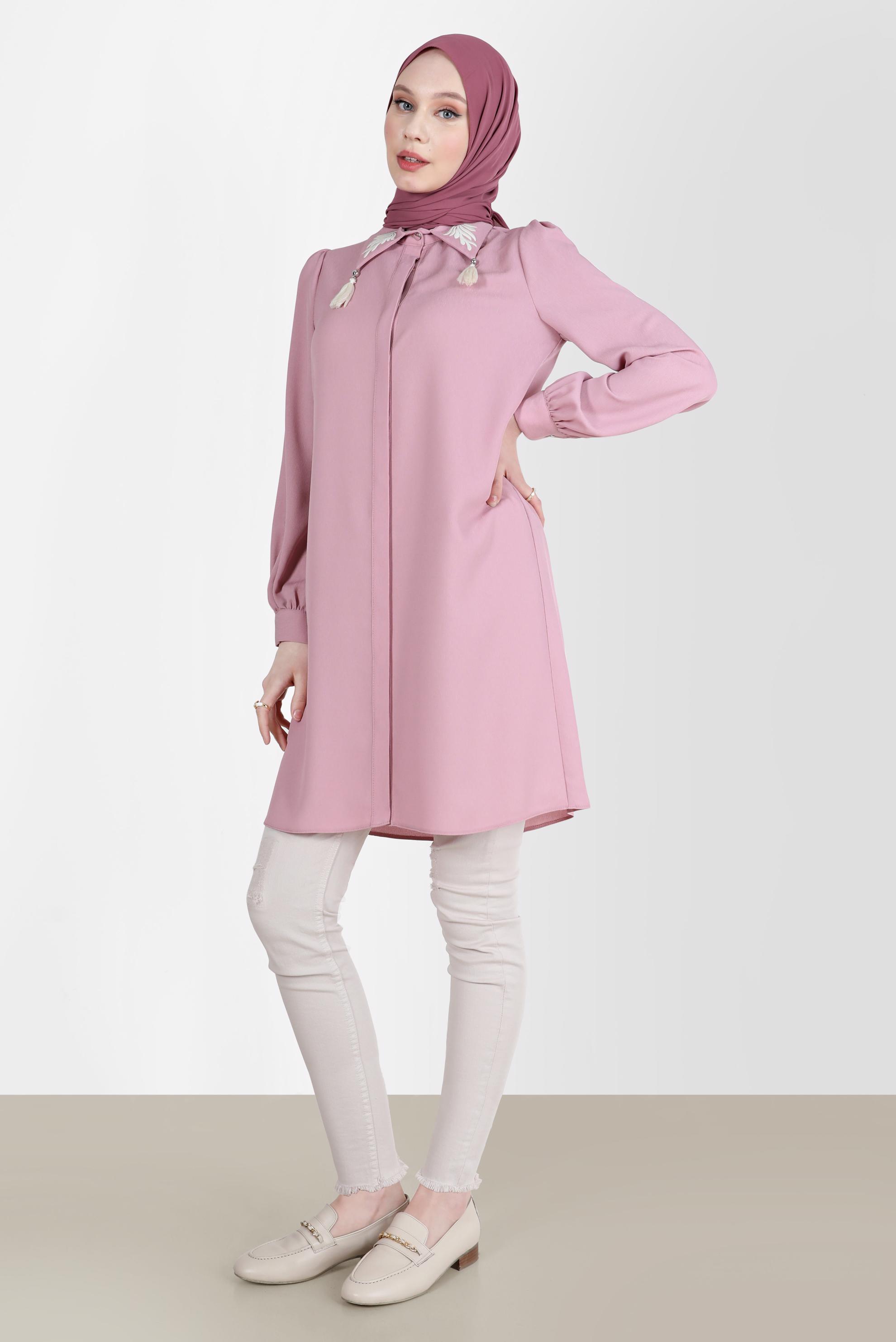 Tesettür giyim PUDRA YAKASI NAKIŞLI PÜSKÜL DETAYLI TUNİK 42582 
