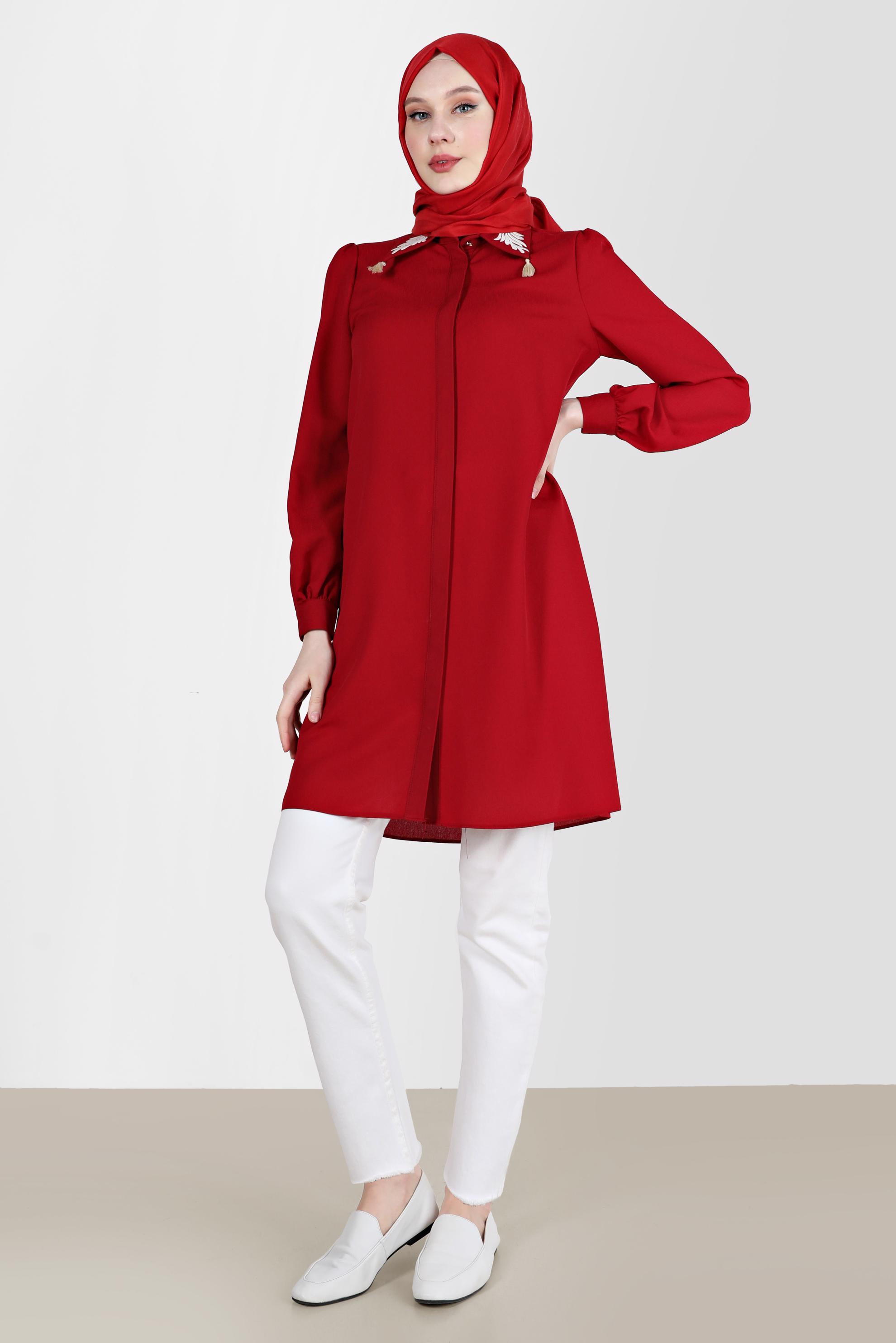 Tesettür giyim BORDO YAKASI NAKIŞLI PÜSKÜL DETAYLI TUNİK 42582 