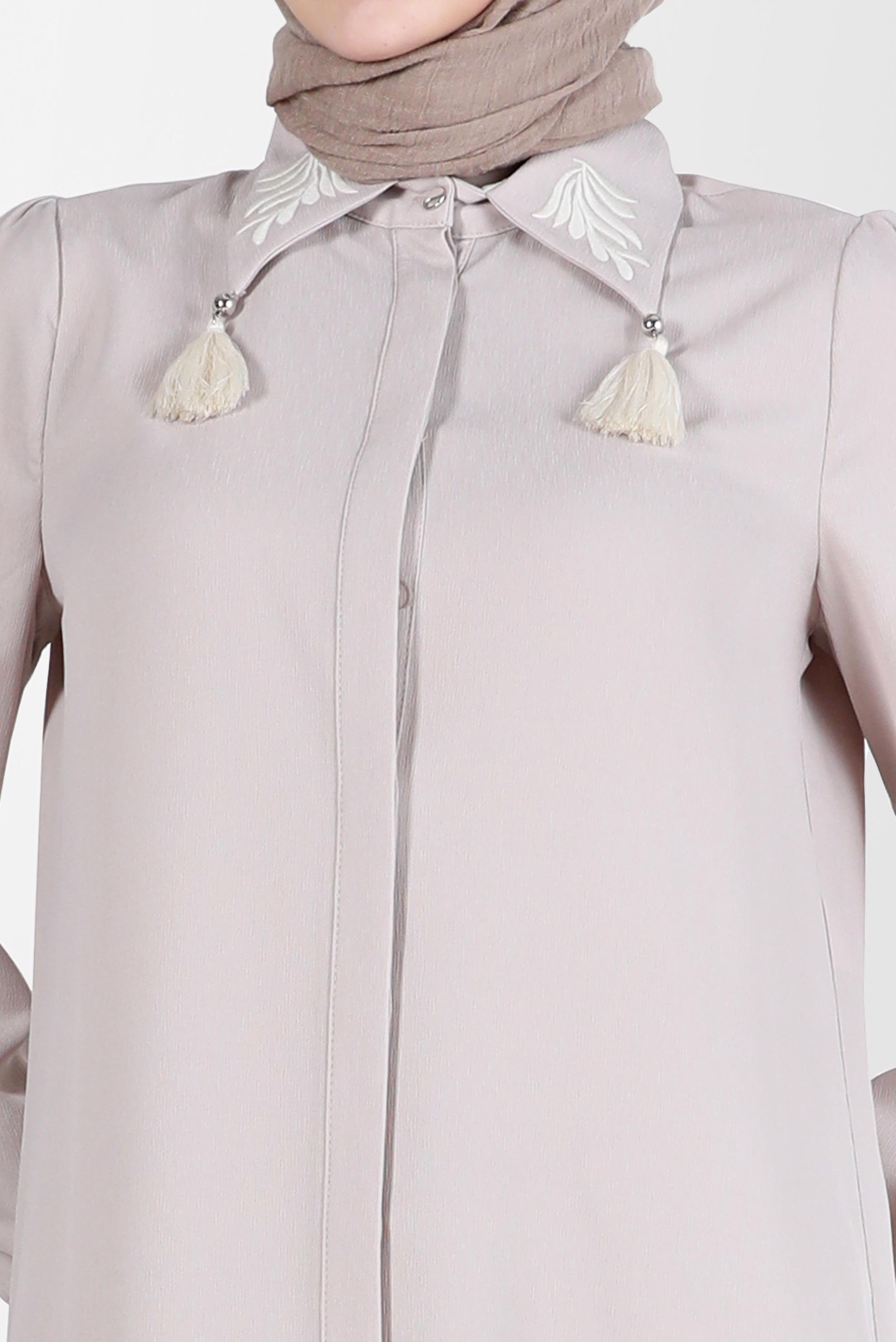 Tesettür giyim BEJ YAKASI NAKIŞLI PÜSKÜL DETAYLI TUNİK 42582 