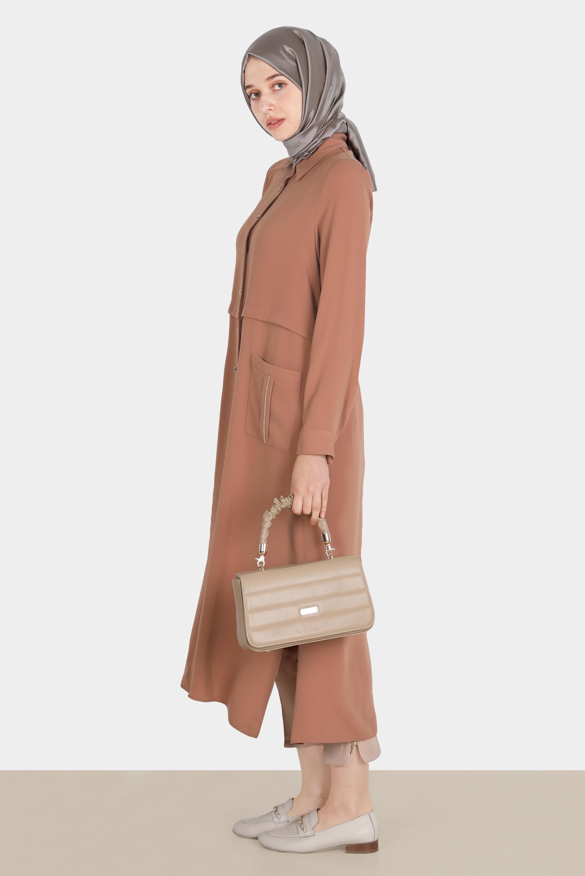 Tesettür giyim KAHVE CEPLERİ TAŞLI DÜĞMELİ TUNİK 42583 