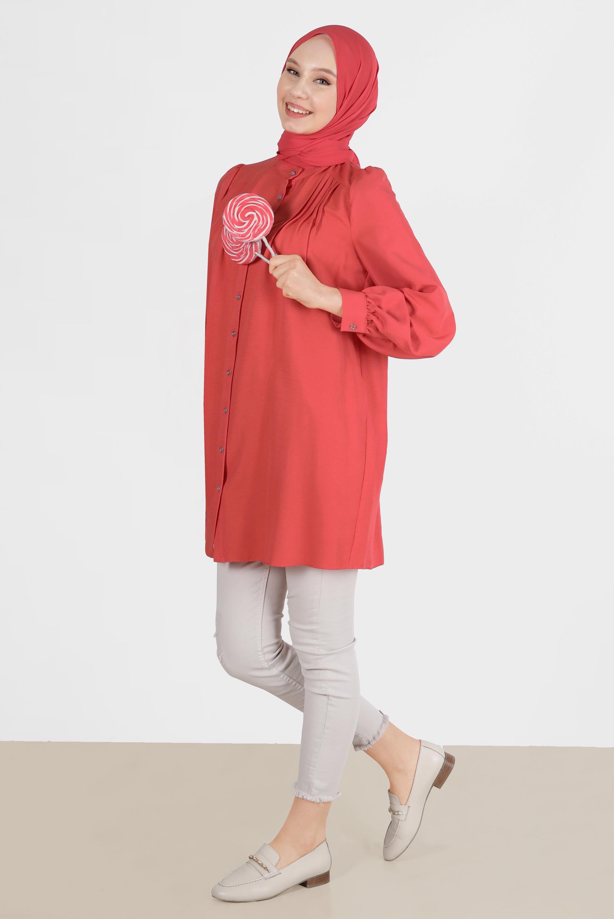 Tesettür giyim KIRMIZI NERVÜR DETAYLI BOYDAN DÜĞMELİ TUNİK 42616 