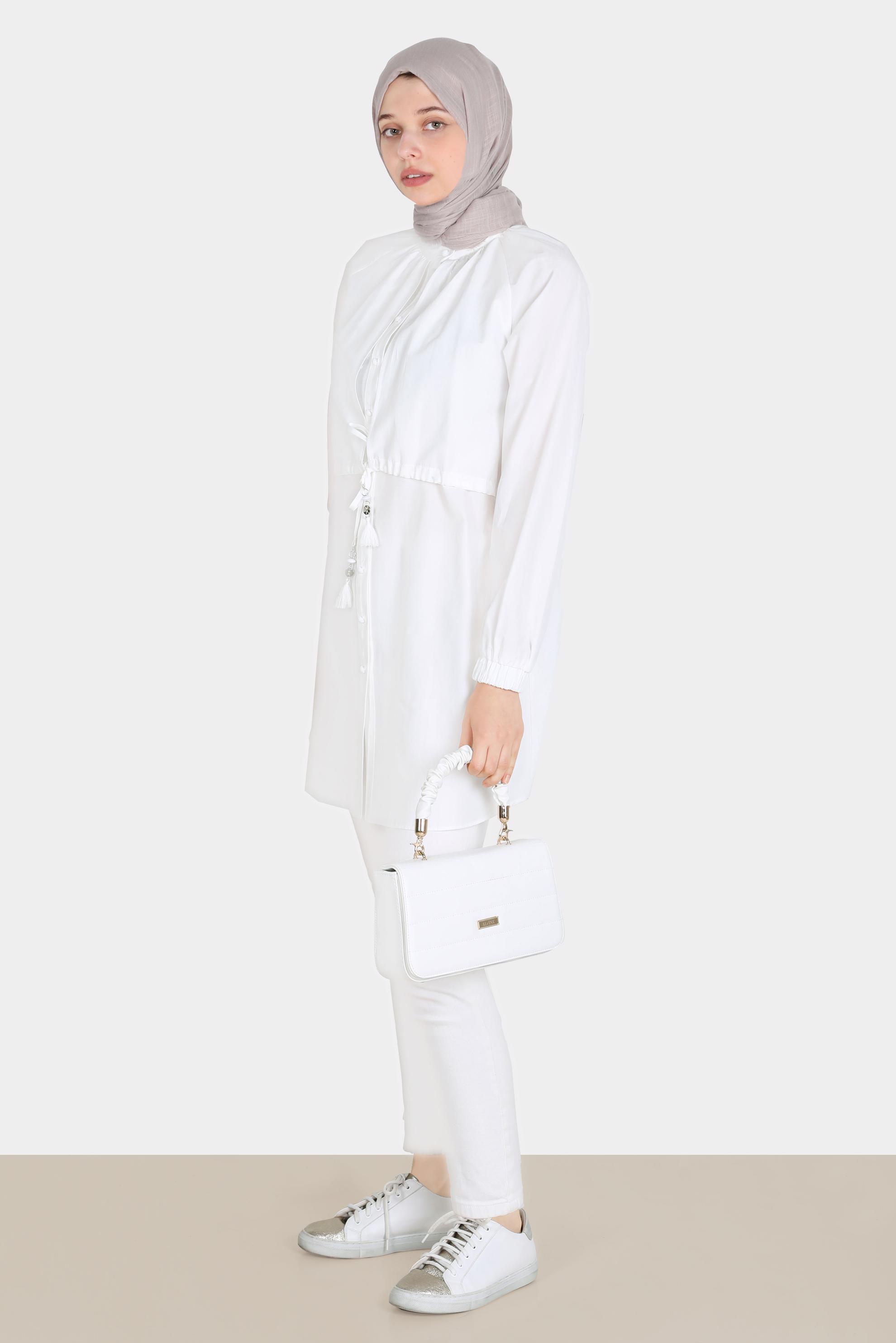 Tesettür giyim BEYAZ BELİ BÜZGÜLÜ DÜĞMELİ PAMUKLU TUNİK 42636 