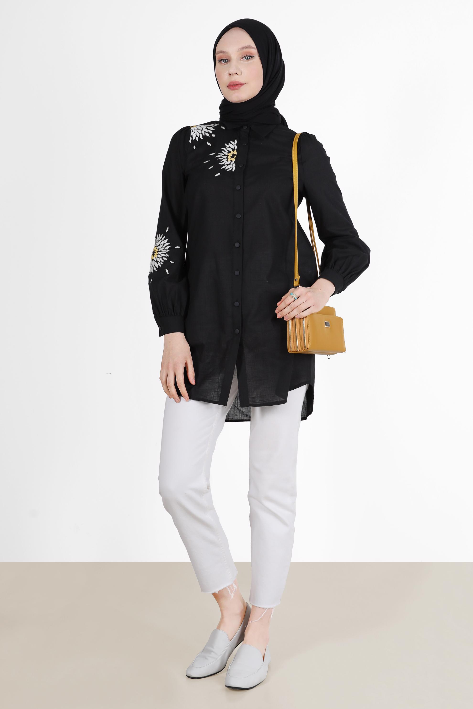 Tesettür giyim SİYAH NAKIŞ DETAYLI BOYDAN DÜĞMELİ PAMUKLU TUNİK 42638 