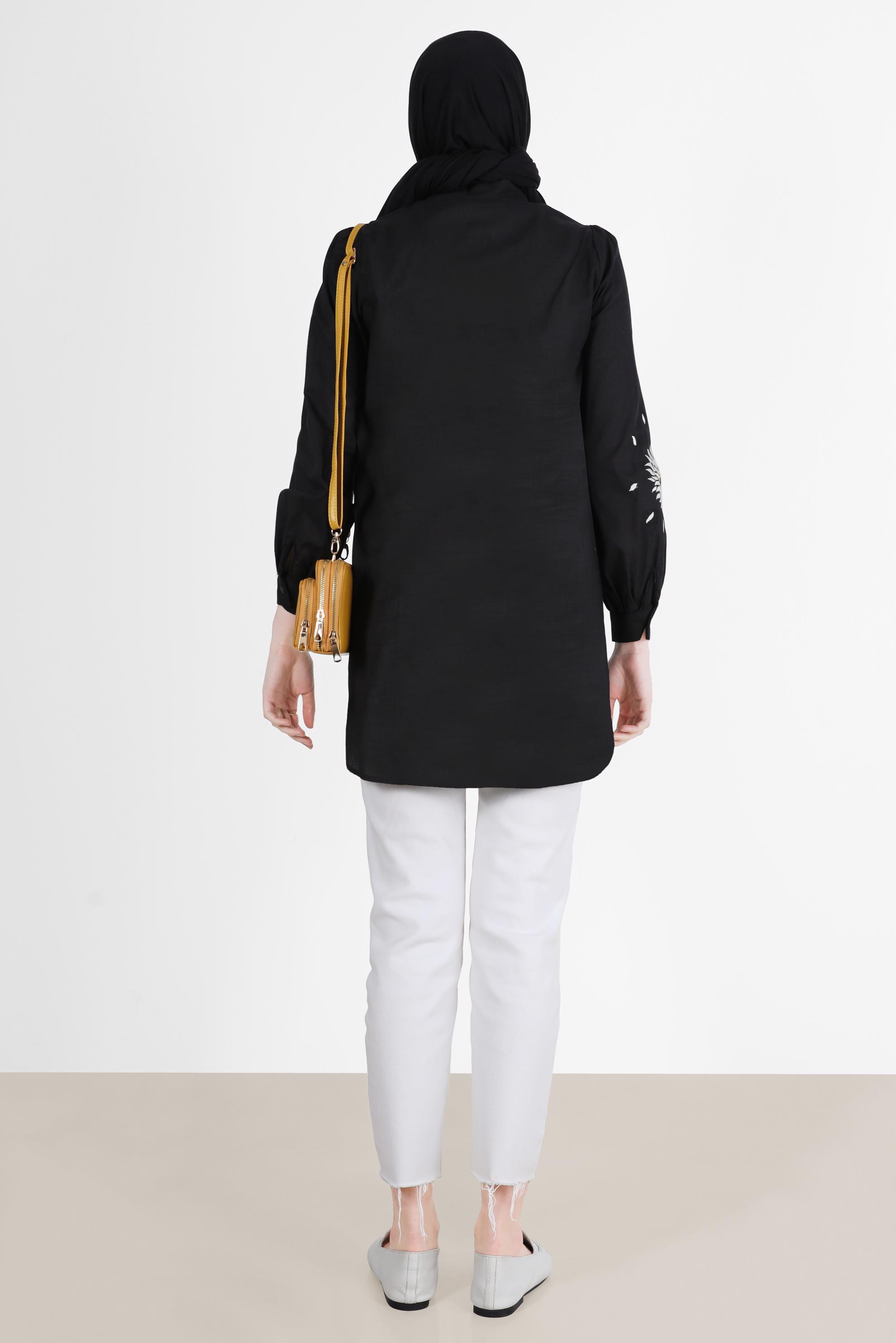 Tesettür giyim SİYAH NAKIŞ DETAYLI BOYDAN DÜĞMELİ PAMUKLU TUNİK 42638 