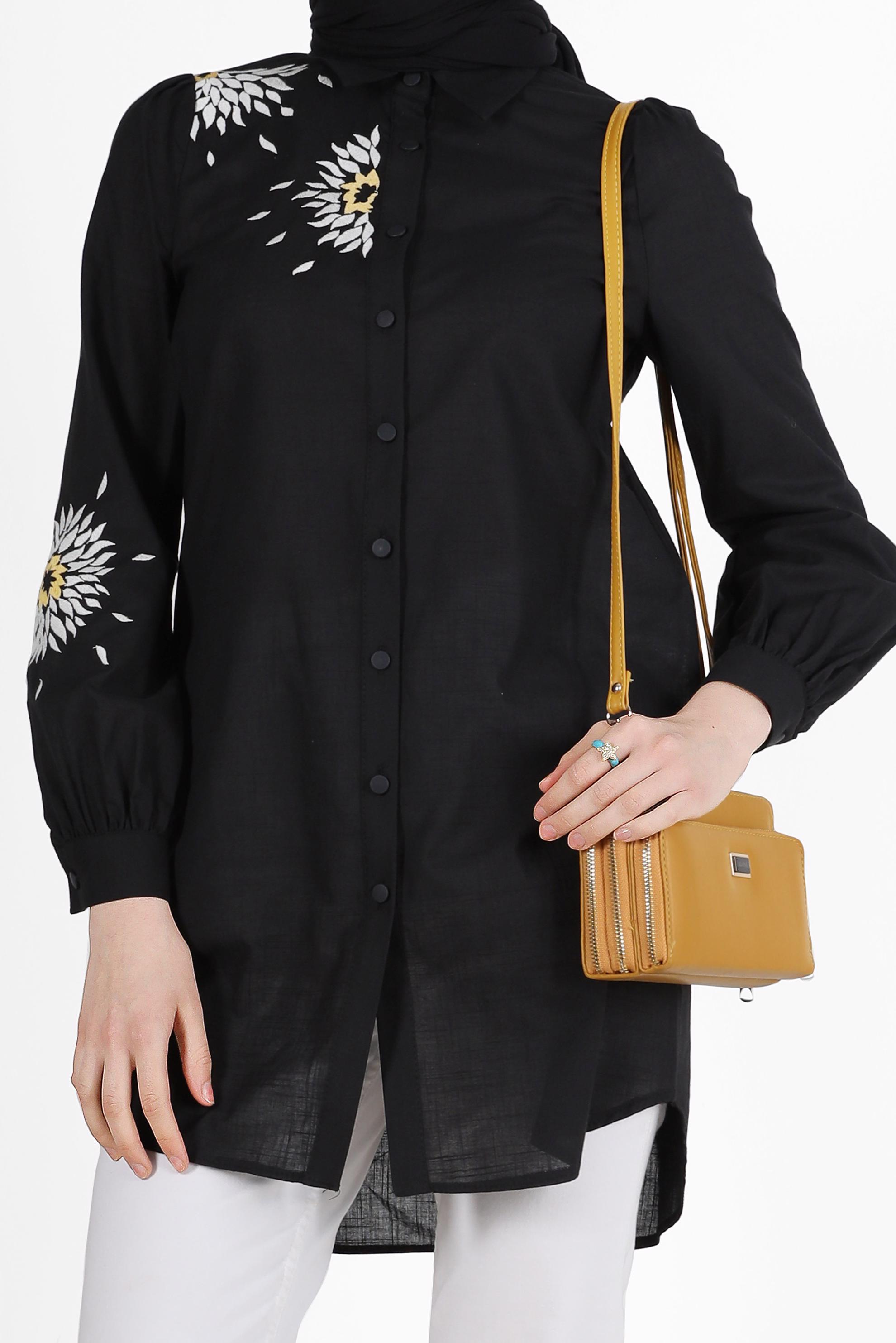 Tesettür giyim SİYAH NAKIŞ DETAYLI BOYDAN DÜĞMELİ PAMUKLU TUNİK 42638 