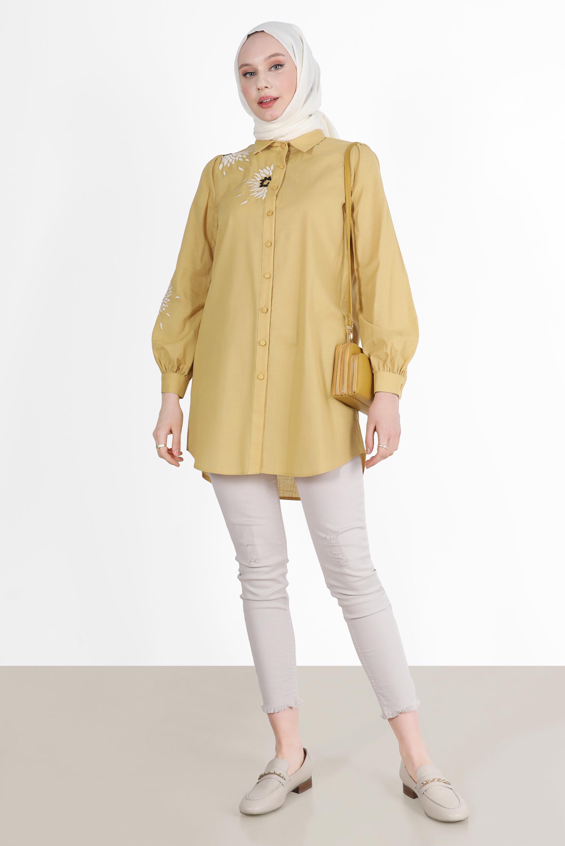 Tesettür giyim SARI NAKIŞ DETAYLI BOYDAN DÜĞMELİ PAMUKLU TUNİK 42638 