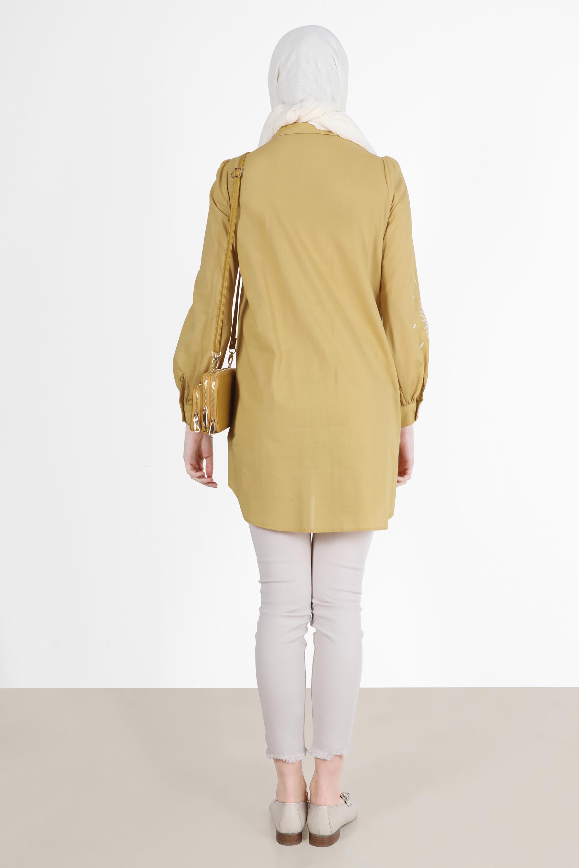 Tesettür giyim SARI NAKIŞ DETAYLI BOYDAN DÜĞMELİ PAMUKLU TUNİK 42638 