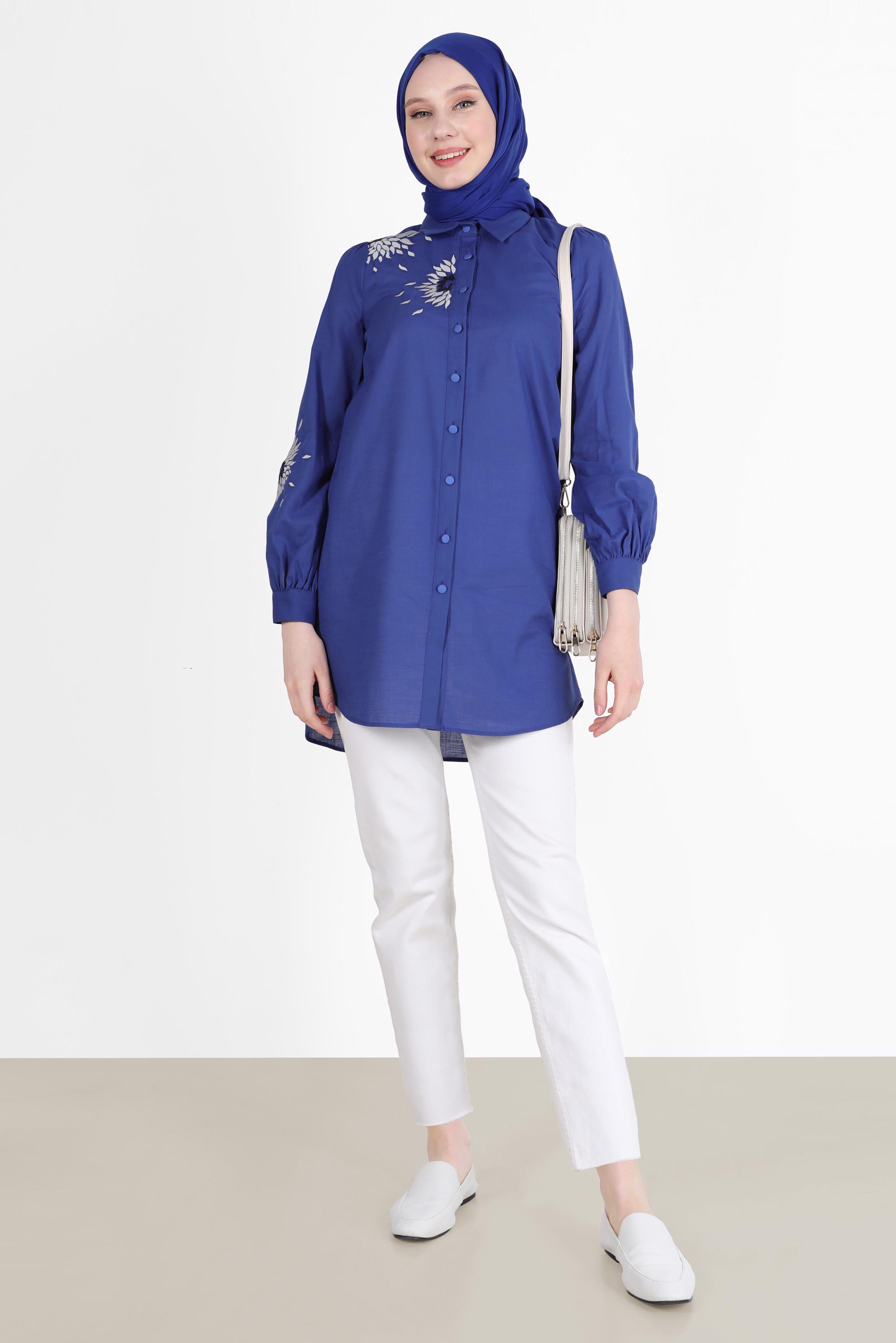 Tesettür giyim LACİVERT NAKIŞ DETAYLI BOYDAN DÜĞMELİ PAMUKLU TUNİK 42638 