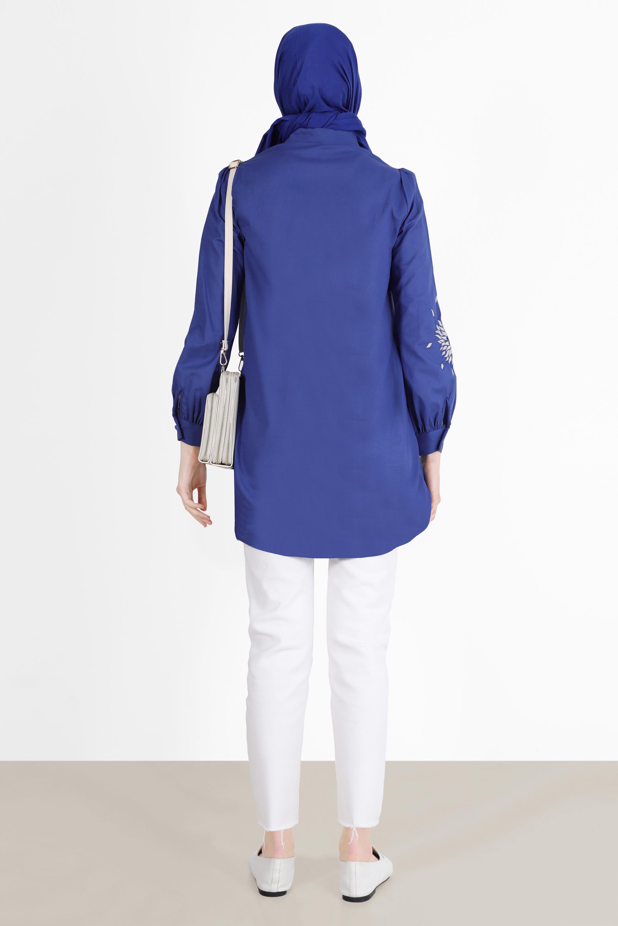 Tesettür giyim LACİVERT NAKIŞ DETAYLI BOYDAN DÜĞMELİ PAMUKLU TUNİK 42638 