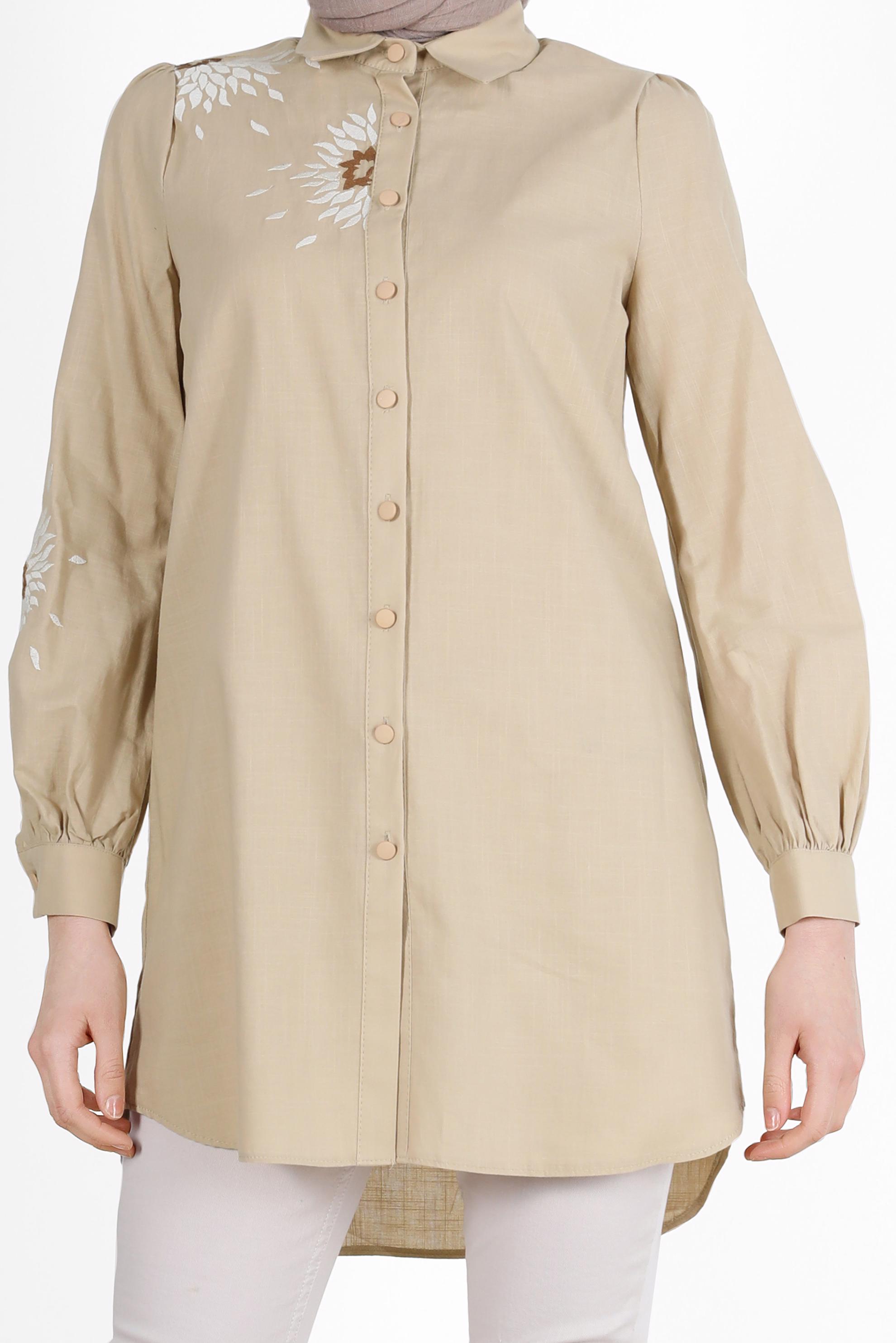 Tesettür giyim KUM NAKIŞ DETAYLI BOYDAN DÜĞMELİ PAMUKLU TUNİK 42638 