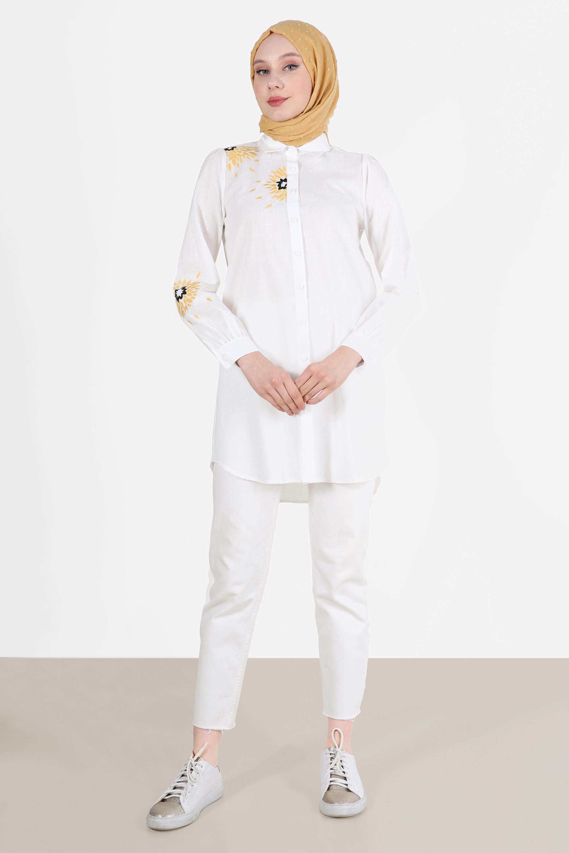 Tesettür giyim BEYAZ NAKIŞ DETAYLI BOYDAN DÜĞMELİ PAMUKLU TUNİK 42638 