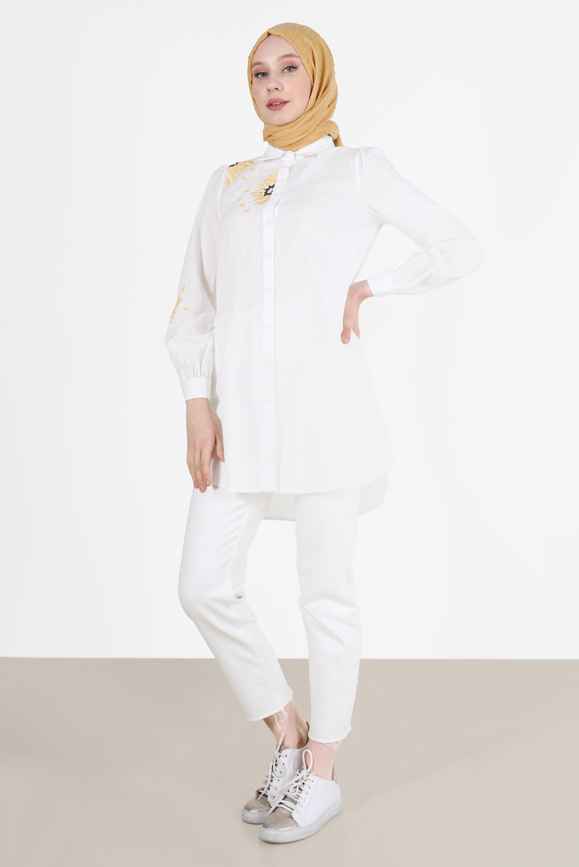 Tesettür giyim BEYAZ NAKIŞ DETAYLI BOYDAN DÜĞMELİ PAMUKLU TUNİK 42638 