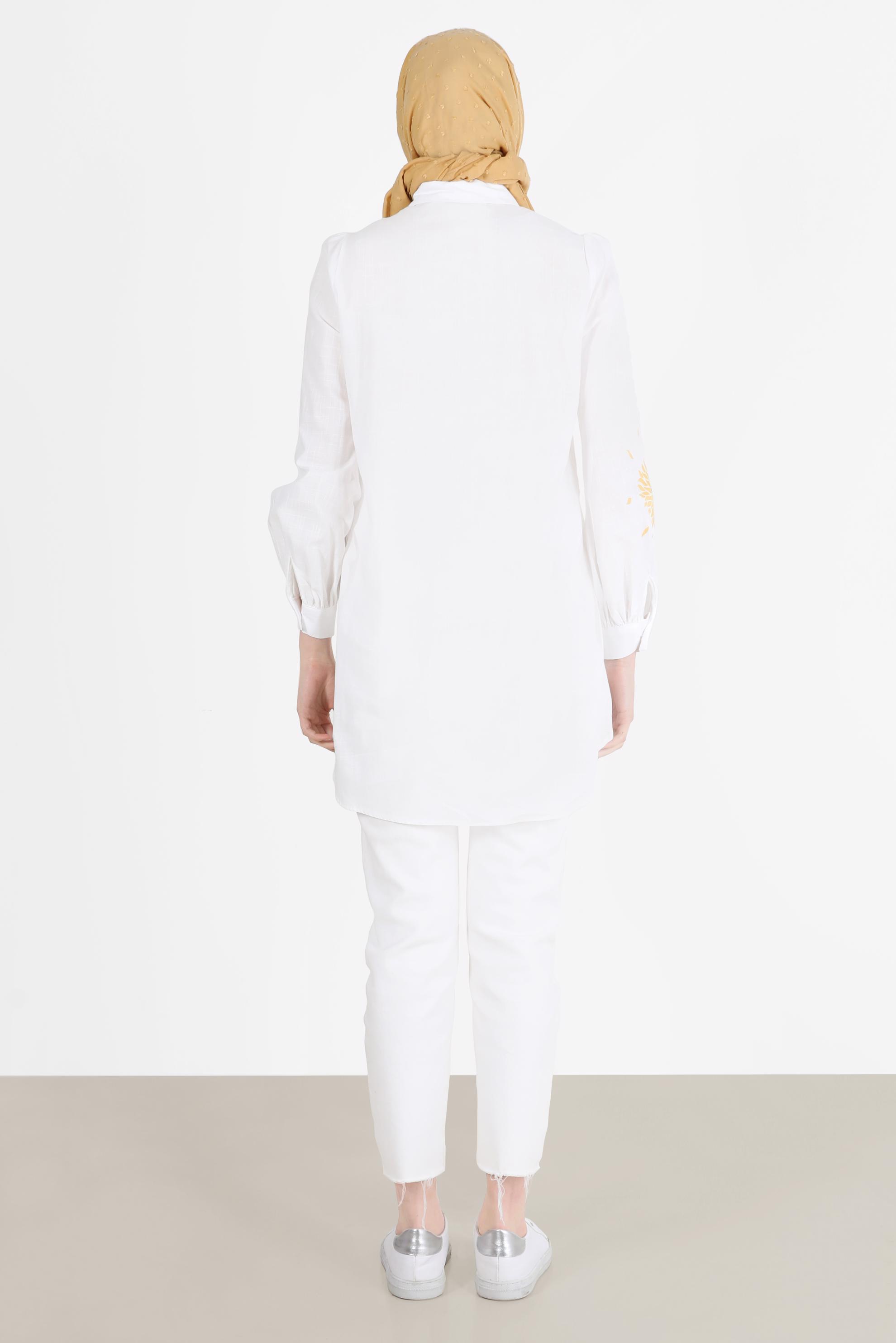 Tesettür giyim BEYAZ NAKIŞ DETAYLI BOYDAN DÜĞMELİ PAMUKLU TUNİK 42638 