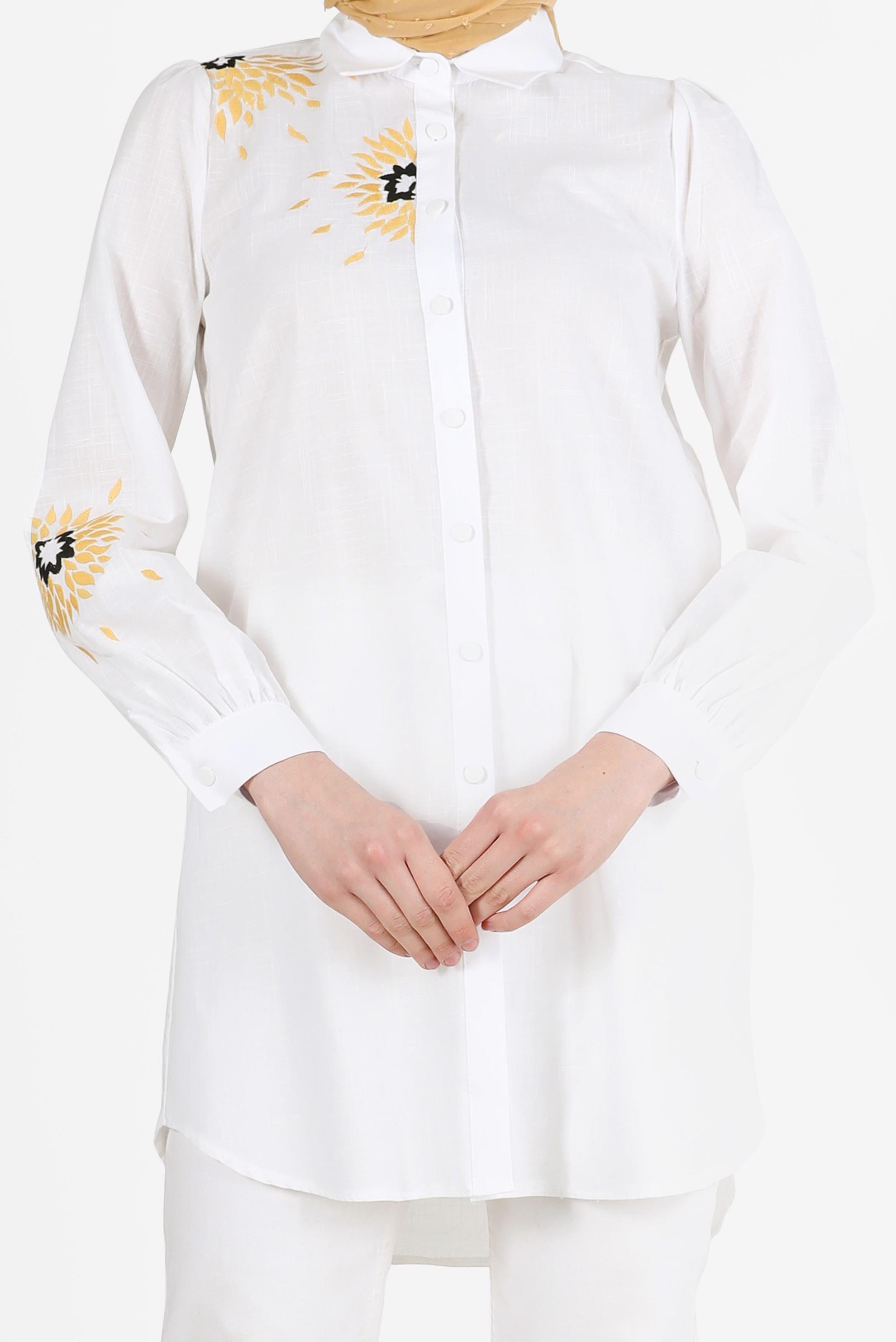 Tesettür giyim BEYAZ NAKIŞ DETAYLI BOYDAN DÜĞMELİ PAMUKLU TUNİK 42638 