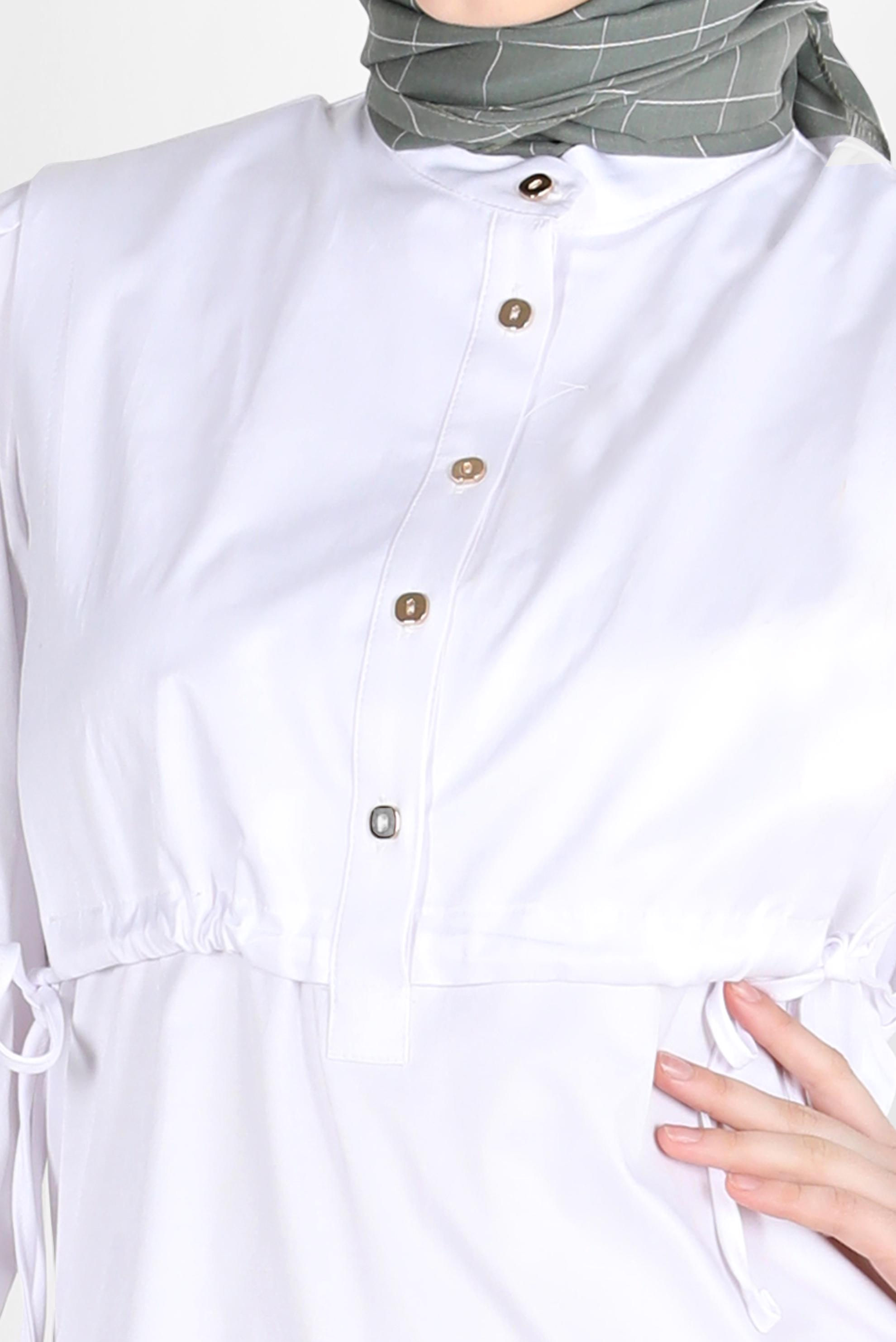 Tesettür giyim BEYAZ BELİ BÜZGÜLÜ DÜĞMELİ TUNİK 42664 