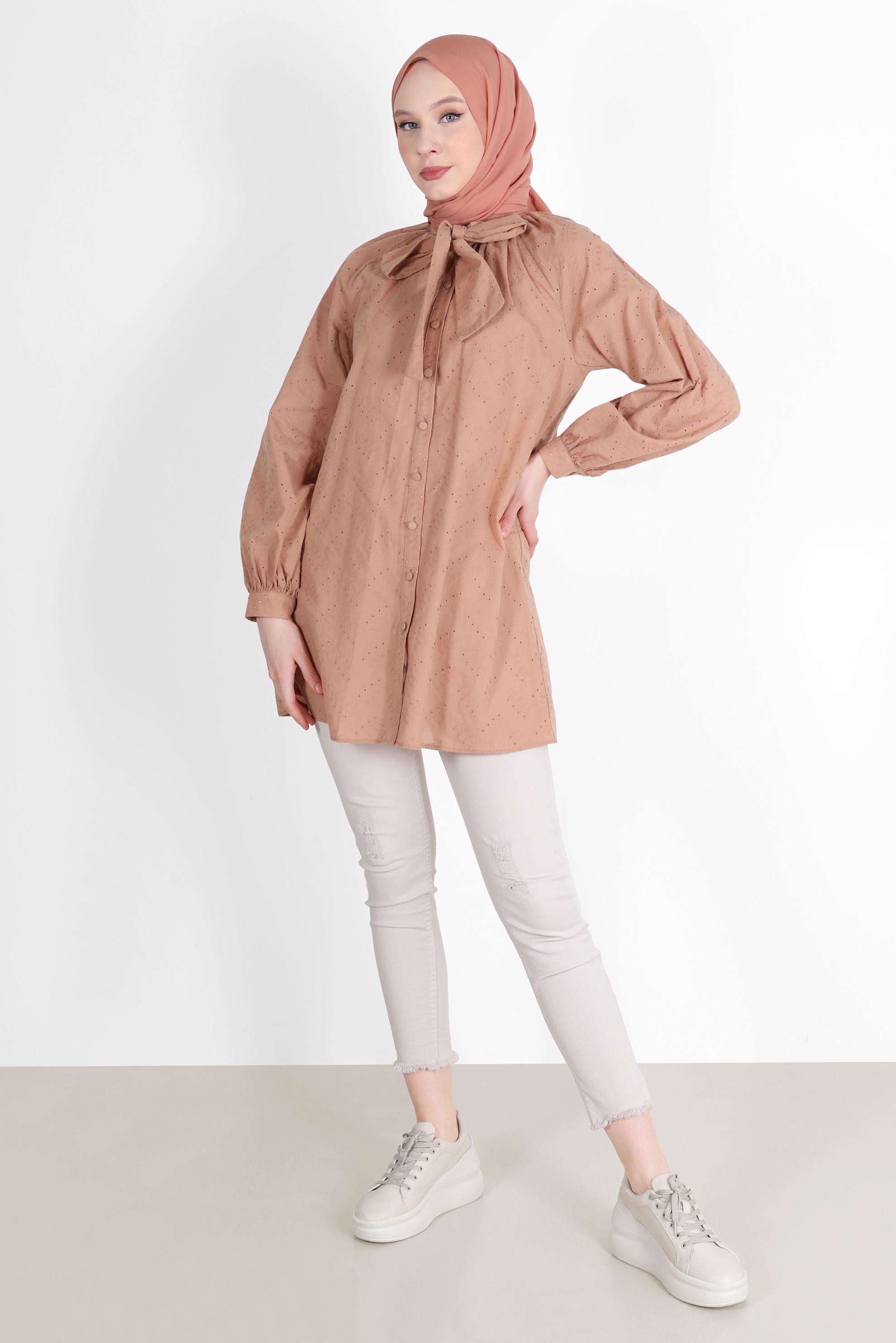 Tesettür giyim KAHVE BAĞLAMA DETAYLI DÜĞMELİ FİSTOLU PAMUKLU TUNİK 42682