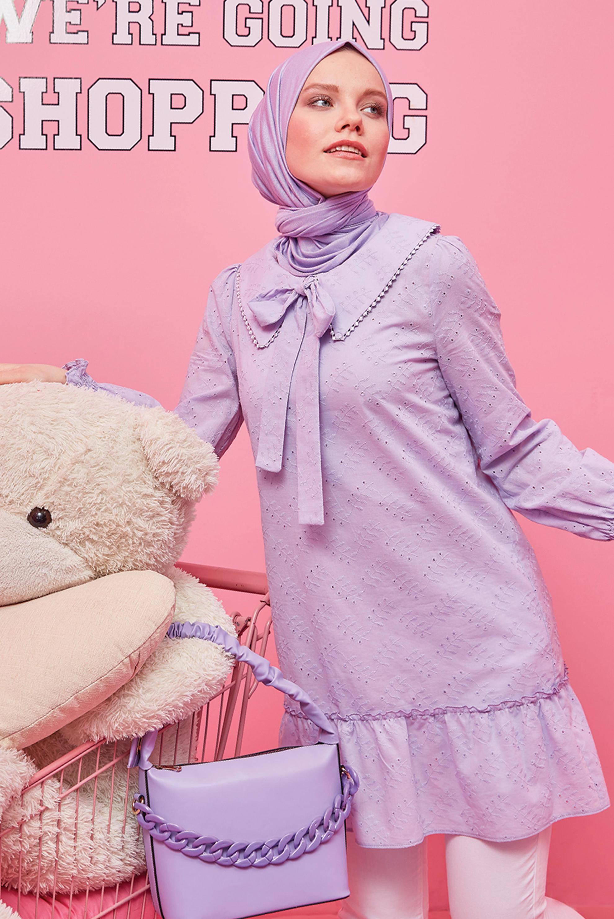 Tesettür giyim MOR YAKA DETAYLI FİSTOLU PAMUKLU TUNİK 42684 